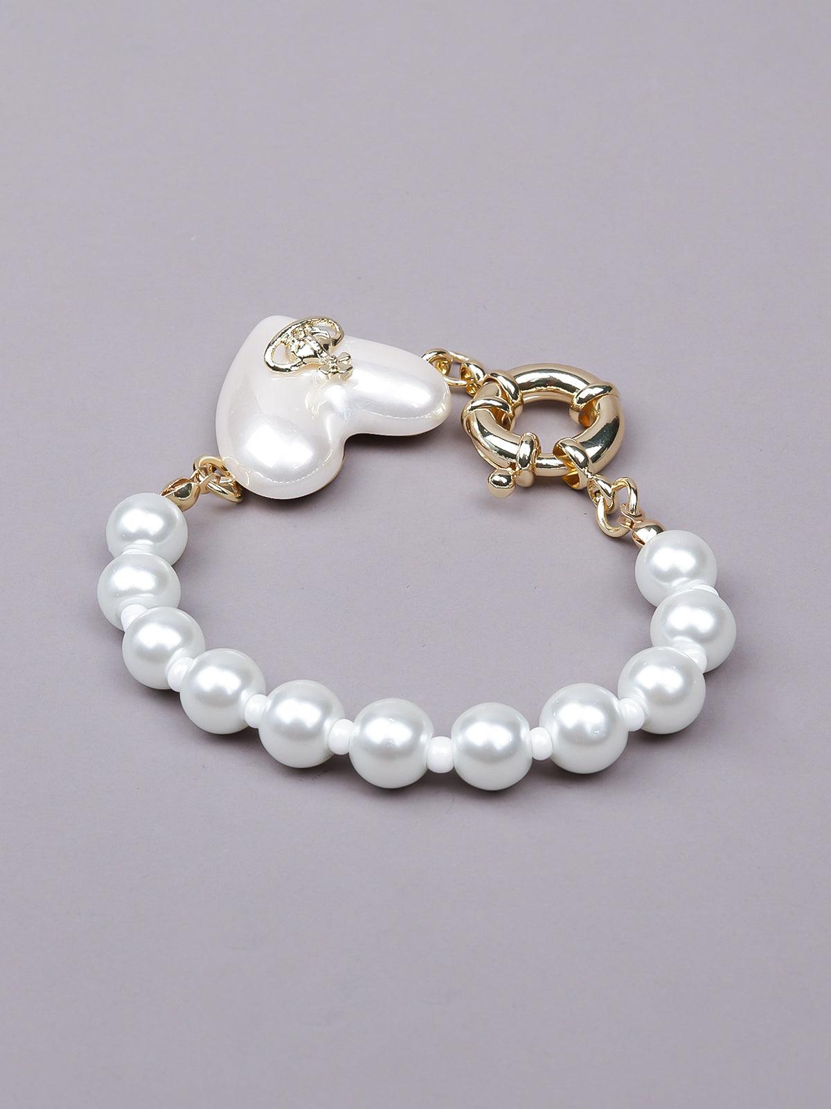 Women's Cute Pearl Embellished With A Heart Bracele