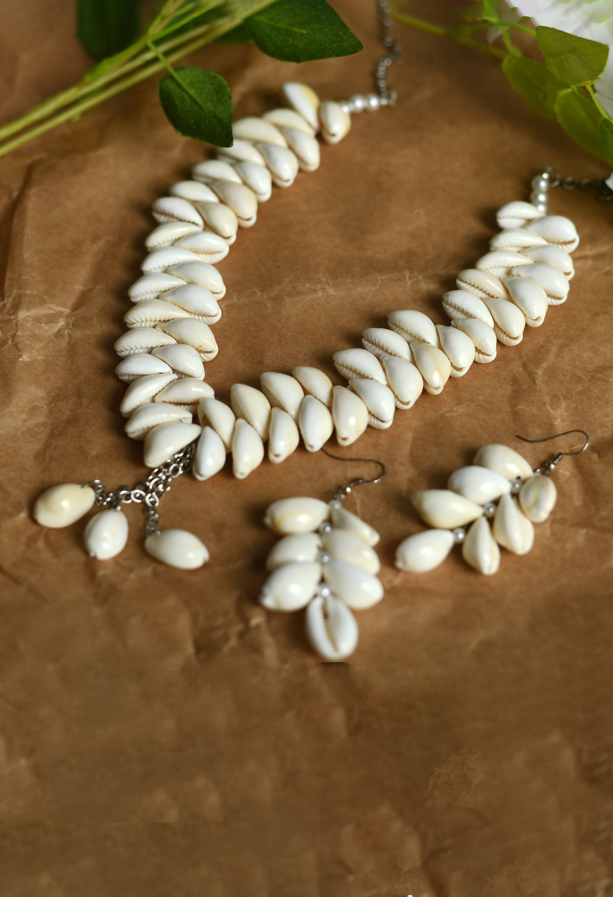 Trendia Traditional Cream Colour Seap design Necklace with