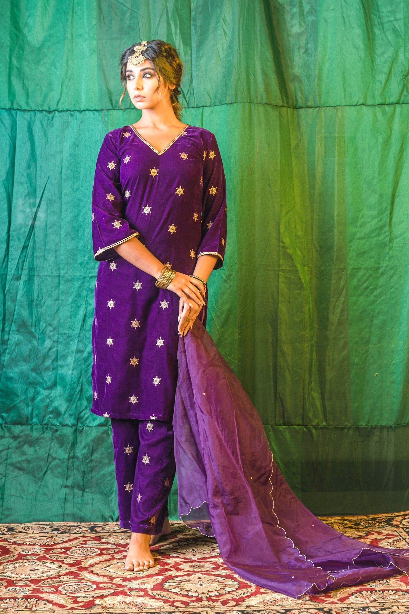 Women's Purple Embroidered Velvet Kurta Set - (Set Of 3) - Nangalia Ruchira