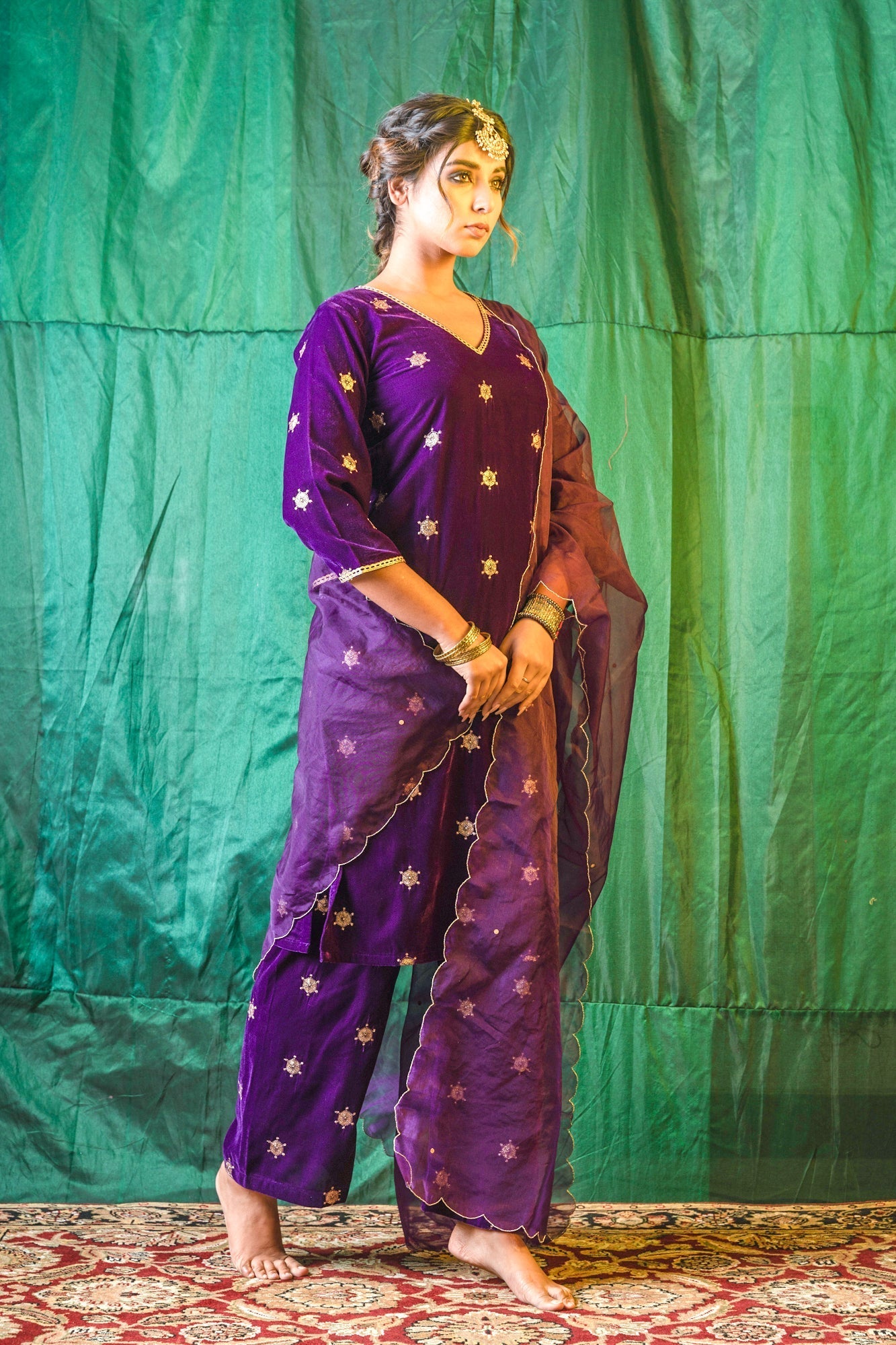 Women's Purple Embroidered Velvet Kurta Set - (Set Of 3) - Nangalia Ruchira