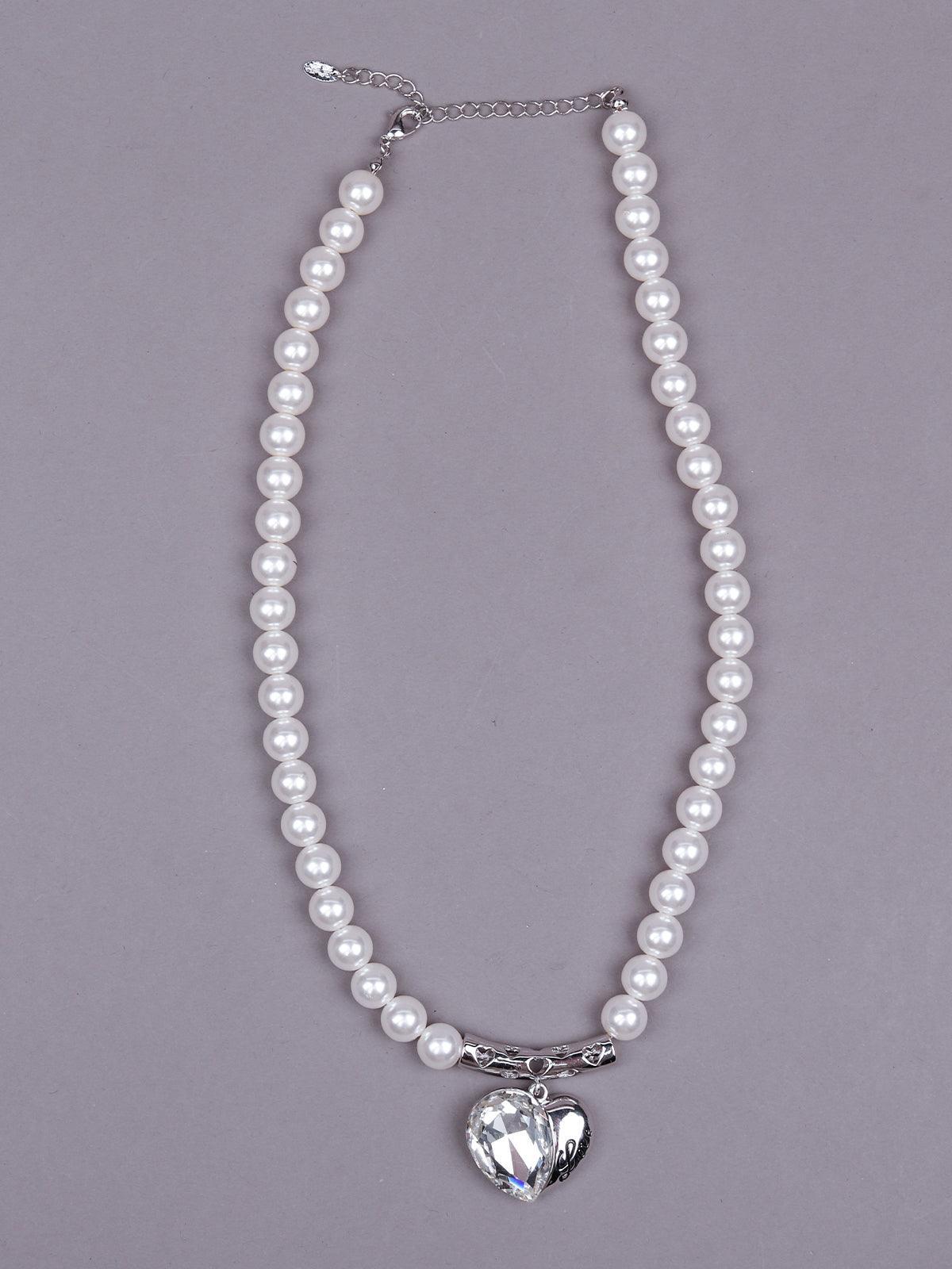 Women's Exquisite Pearl Necklace With A Heart Shape Pendan