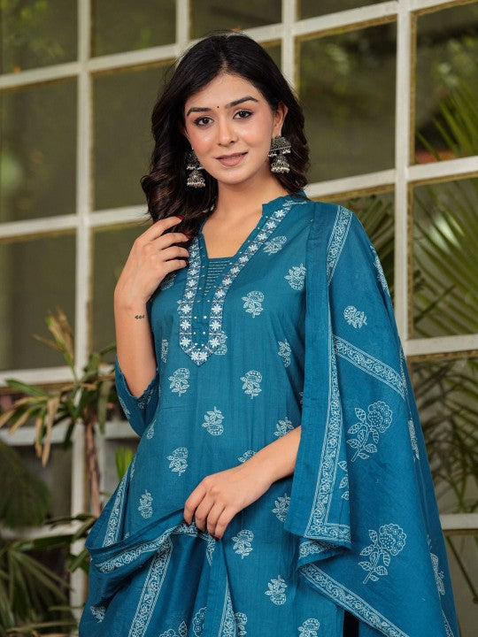 Women's Floral Printed V-Neck Cotton Straight Kurta Palazzos & With Dupatta
