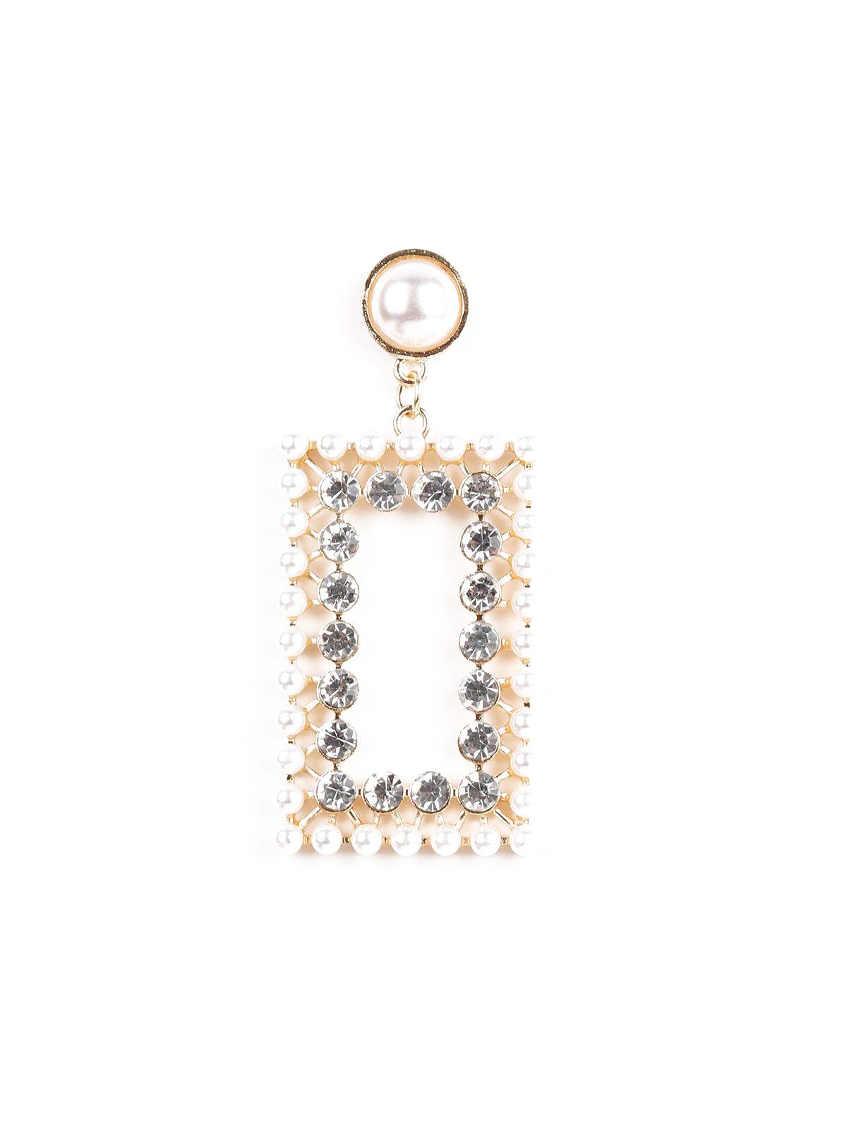 Women's Golden White Edgy Pearl Earring
