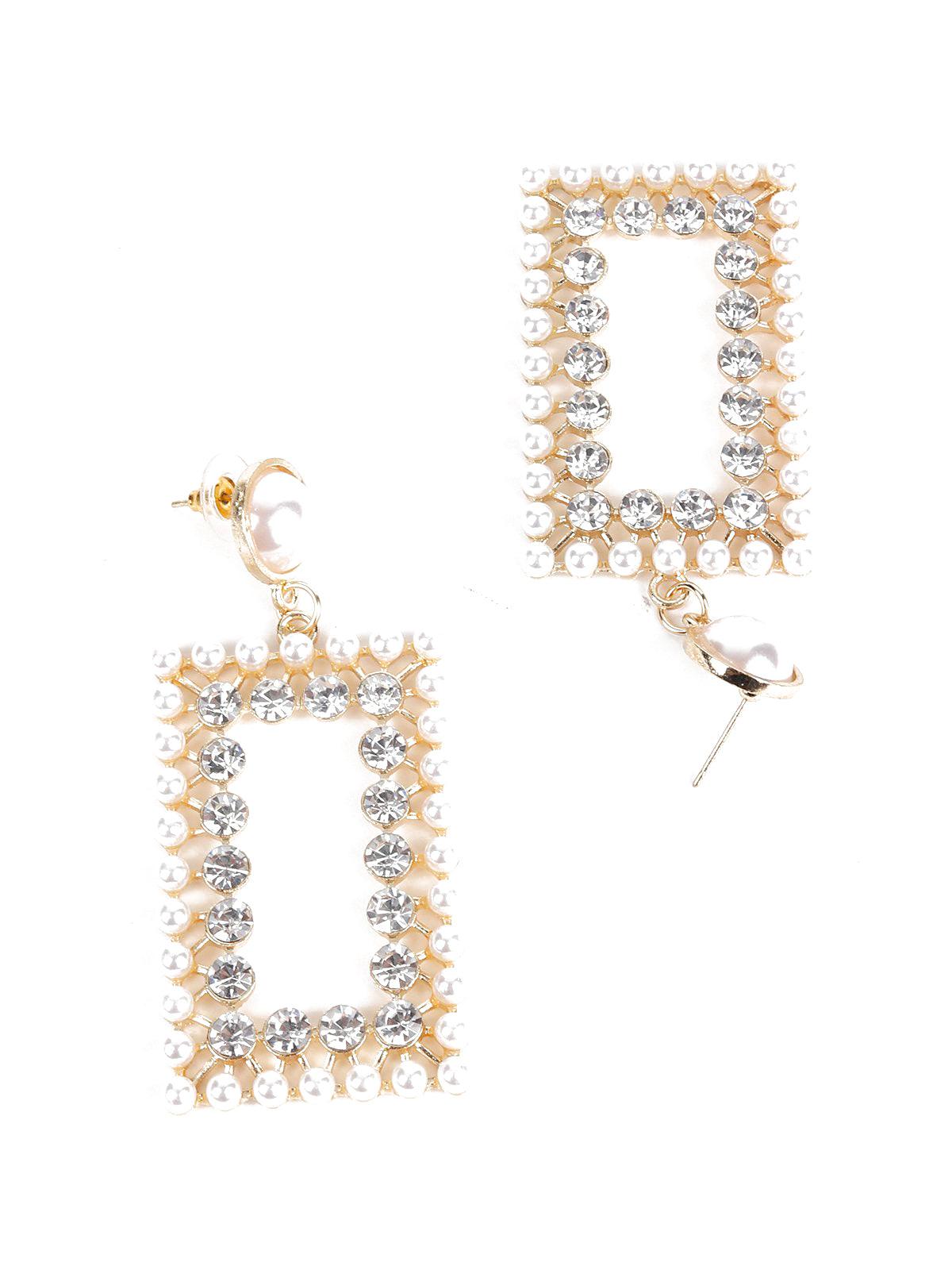 Women's Golden White Edgy Pearl Earring