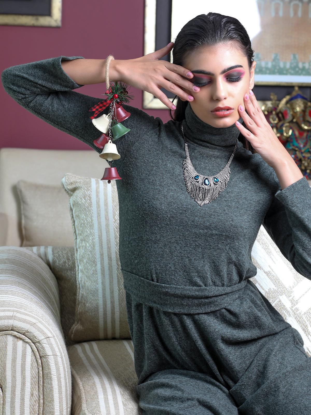 Women's Gorgeous Crystal Necklace Embellished With Blue Ston