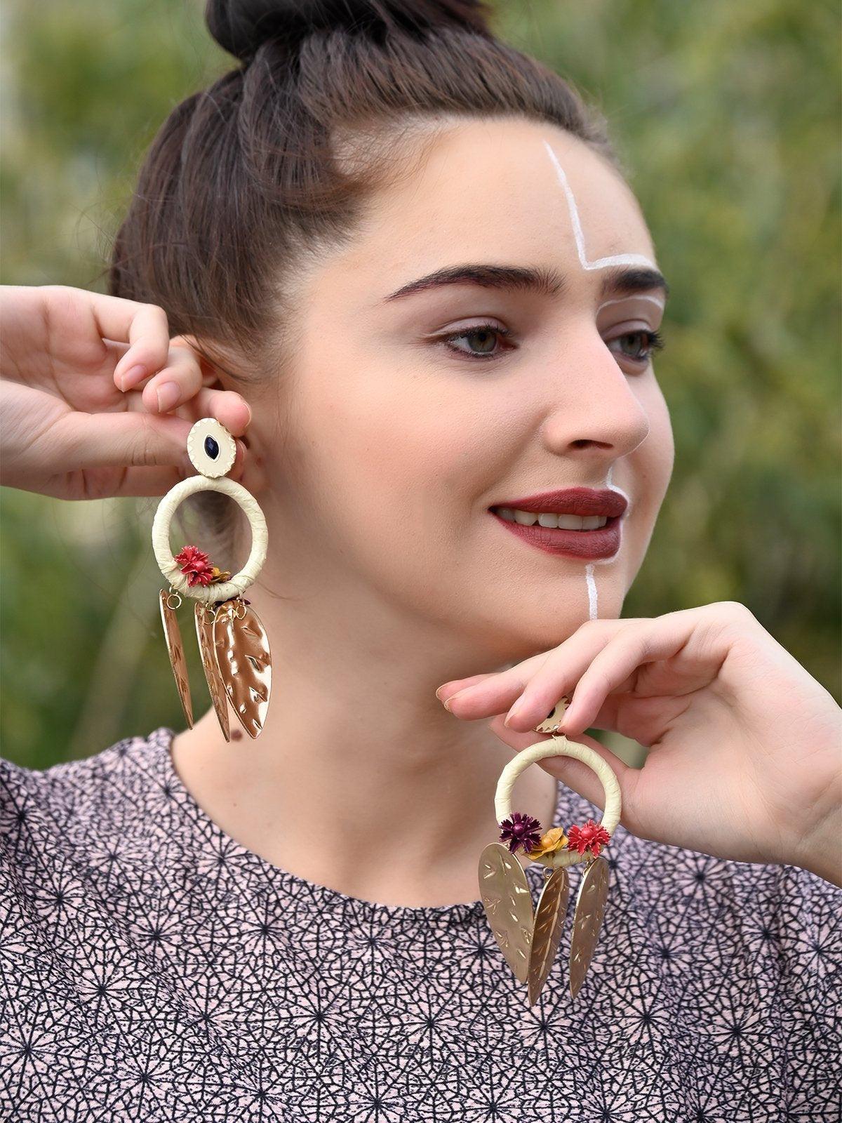 Women's Gorgeous Gold Pleated Leaf Design Earring