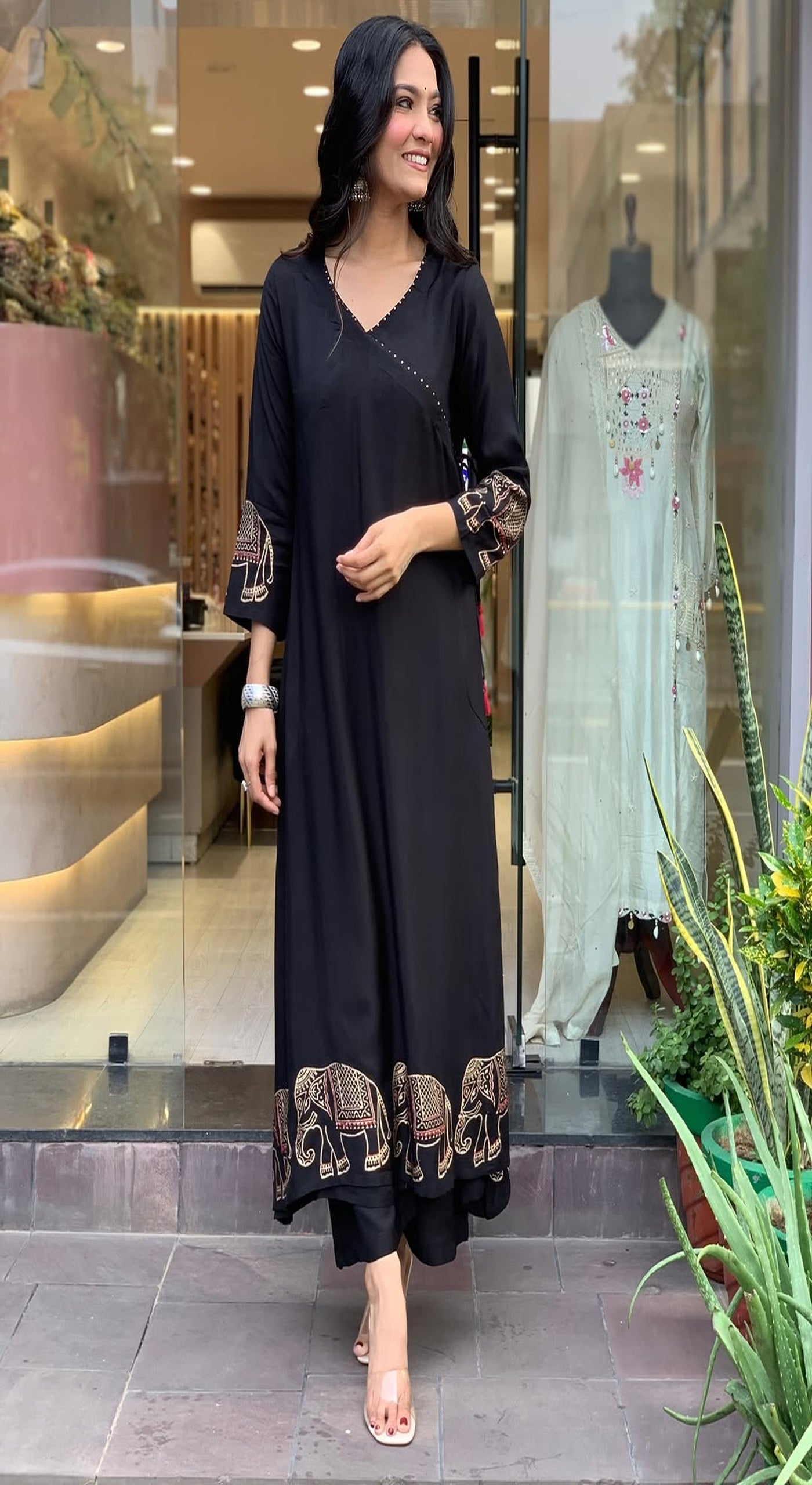 Color_BLACK