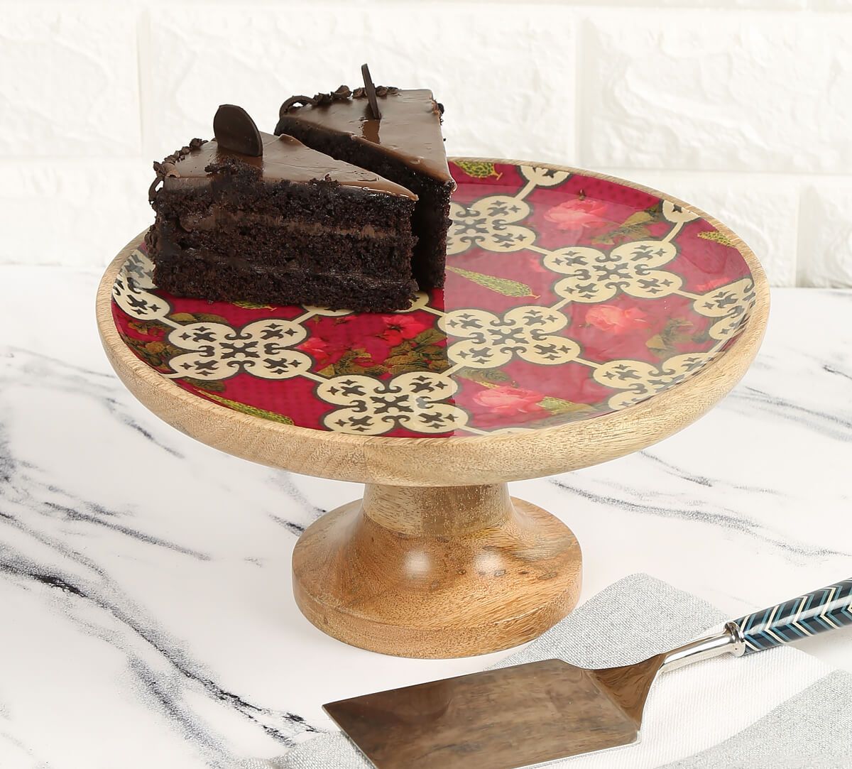 Clover's Knotty Play Cake Stand