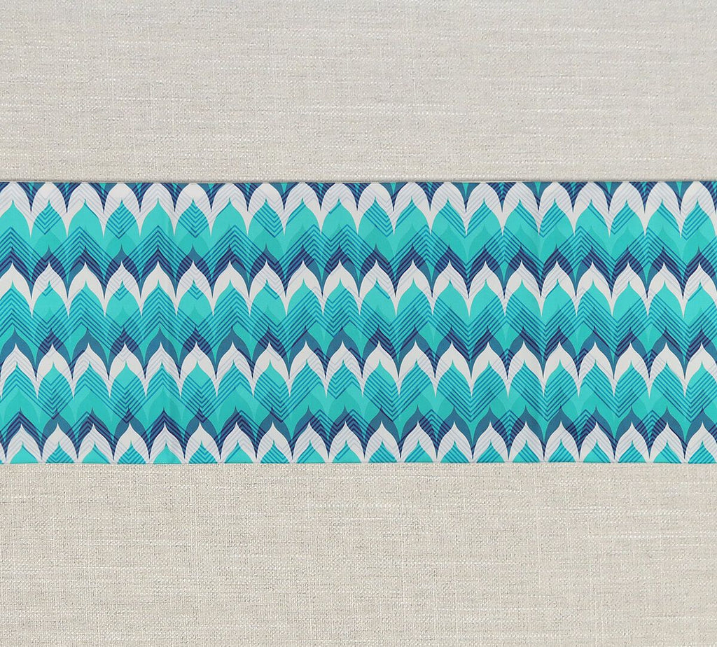 Lush Emerald Bliss Table Runner