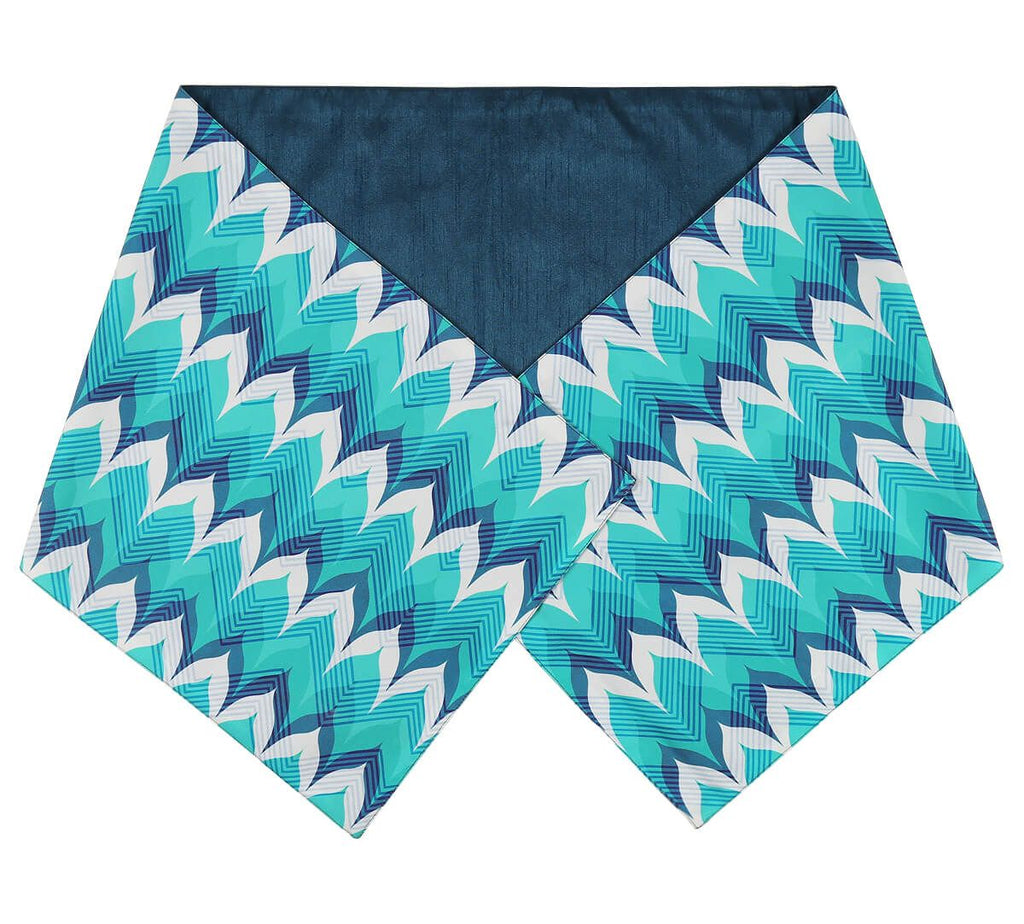Lush Emerald Bliss Table Runner