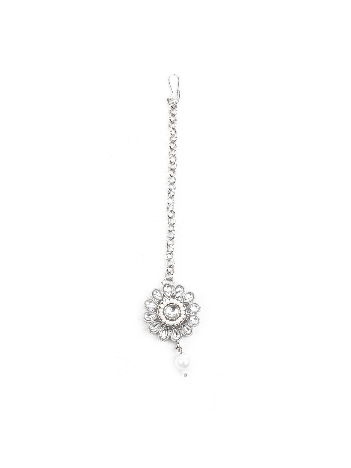 Women's Lovely White Choker Necklace With Maangtik