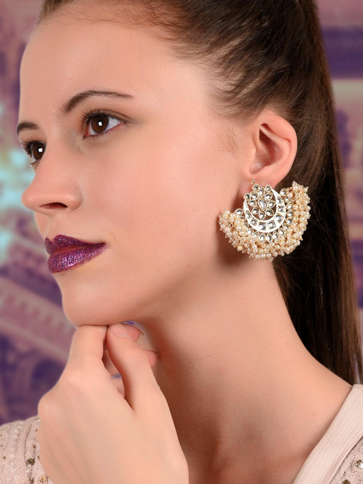 Women's Mesmerisng Half-Moon Pearl And Kundan Earrings