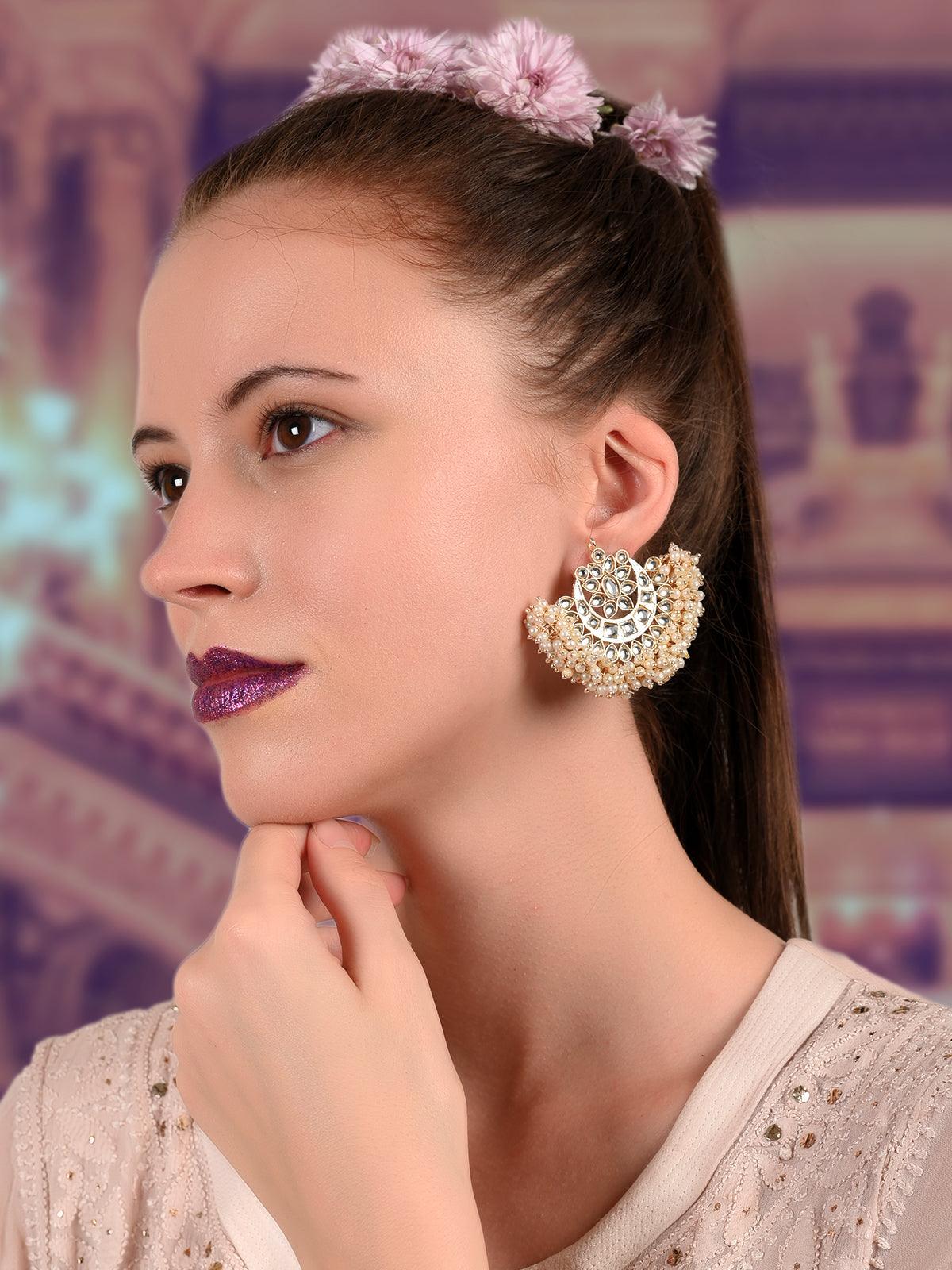 Women's Mesmerisng Half-Moon Pearl And Kundan Earrings