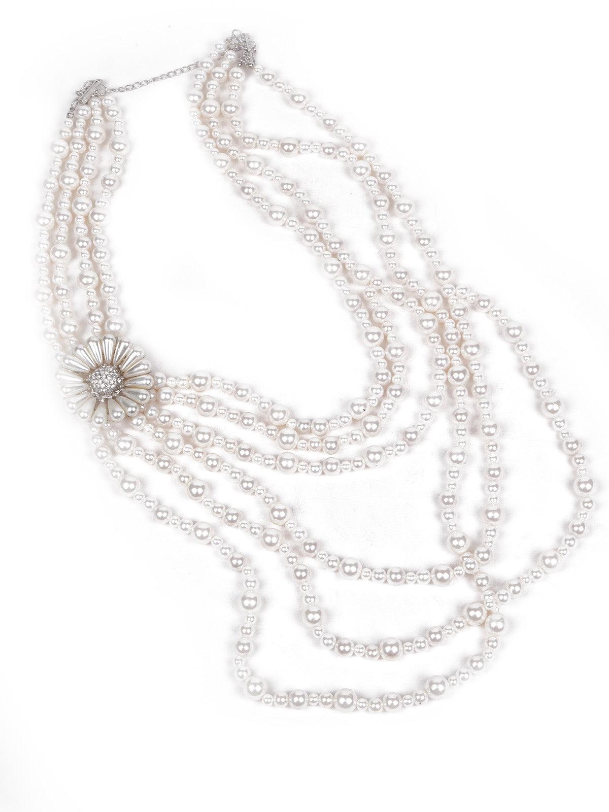 Women's Multi-Layered White Pearl Necklace A Cute Flowe