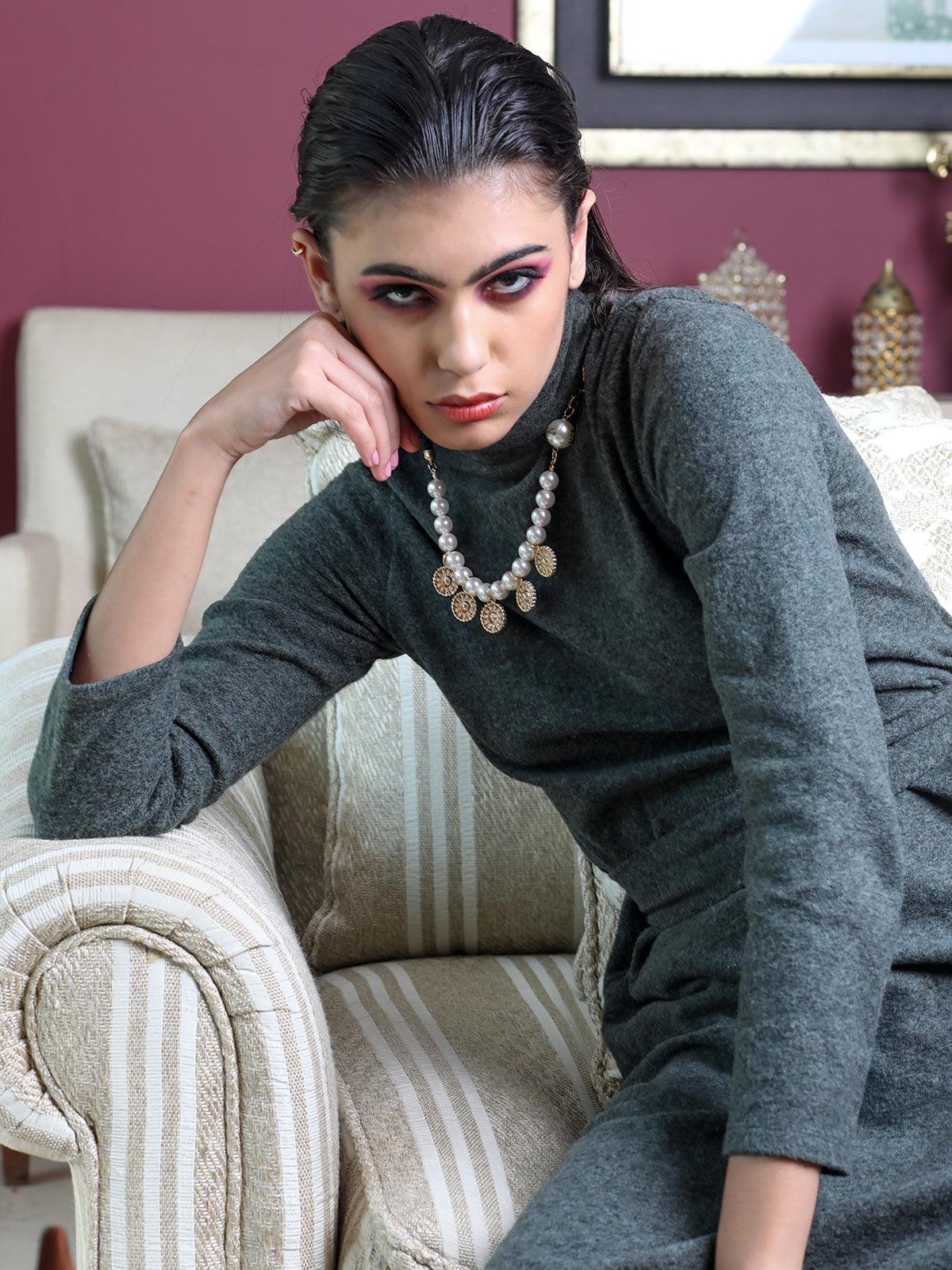Women's Pearl Necklace Embellished With Charm