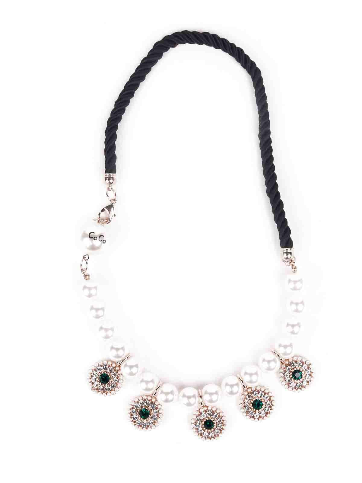 Women's Pearl Necklace Embellished With Rounded Floral Arrangement