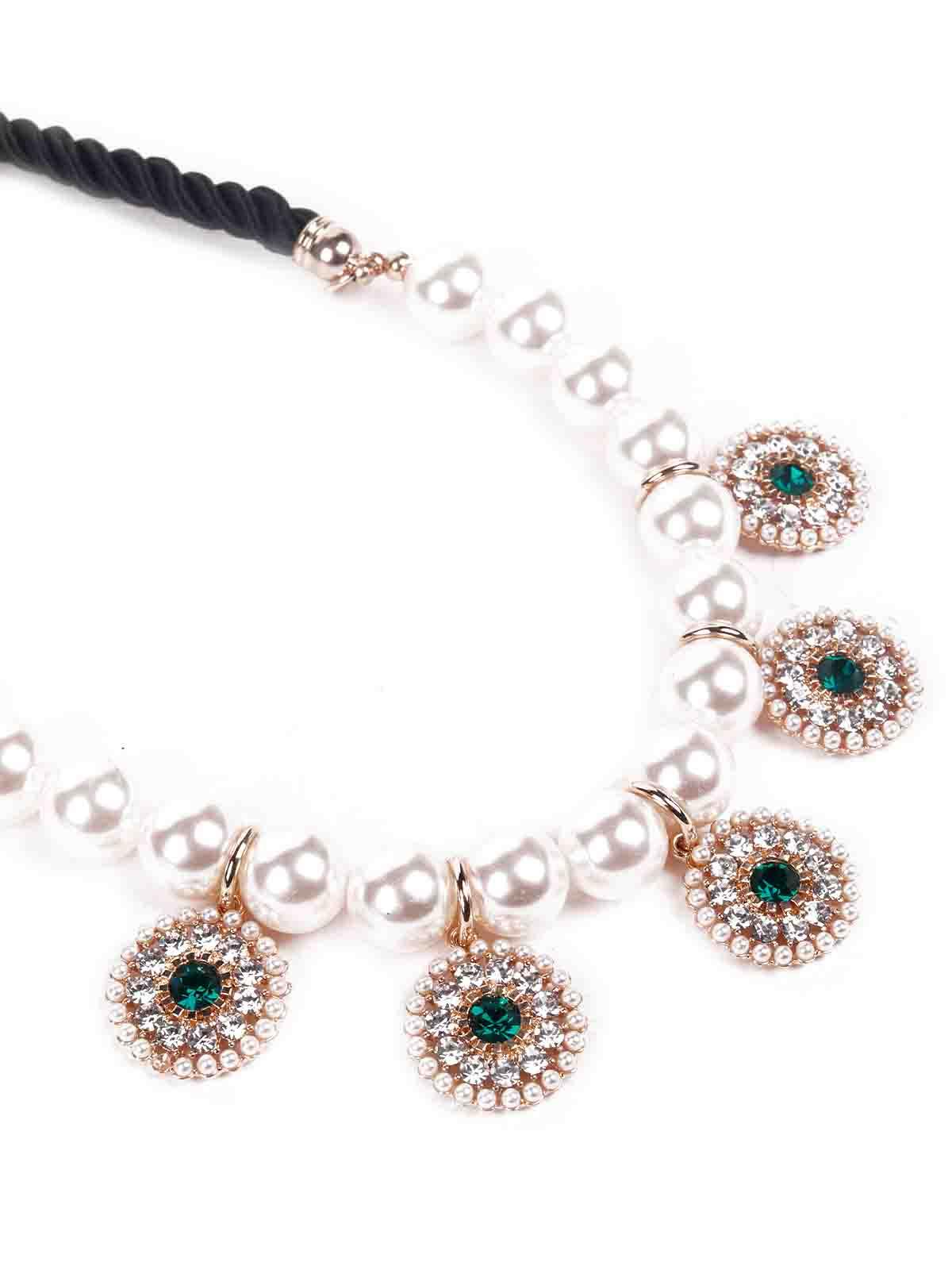 Women's Pearl Necklace Embellished With Rounded Floral Arrangement