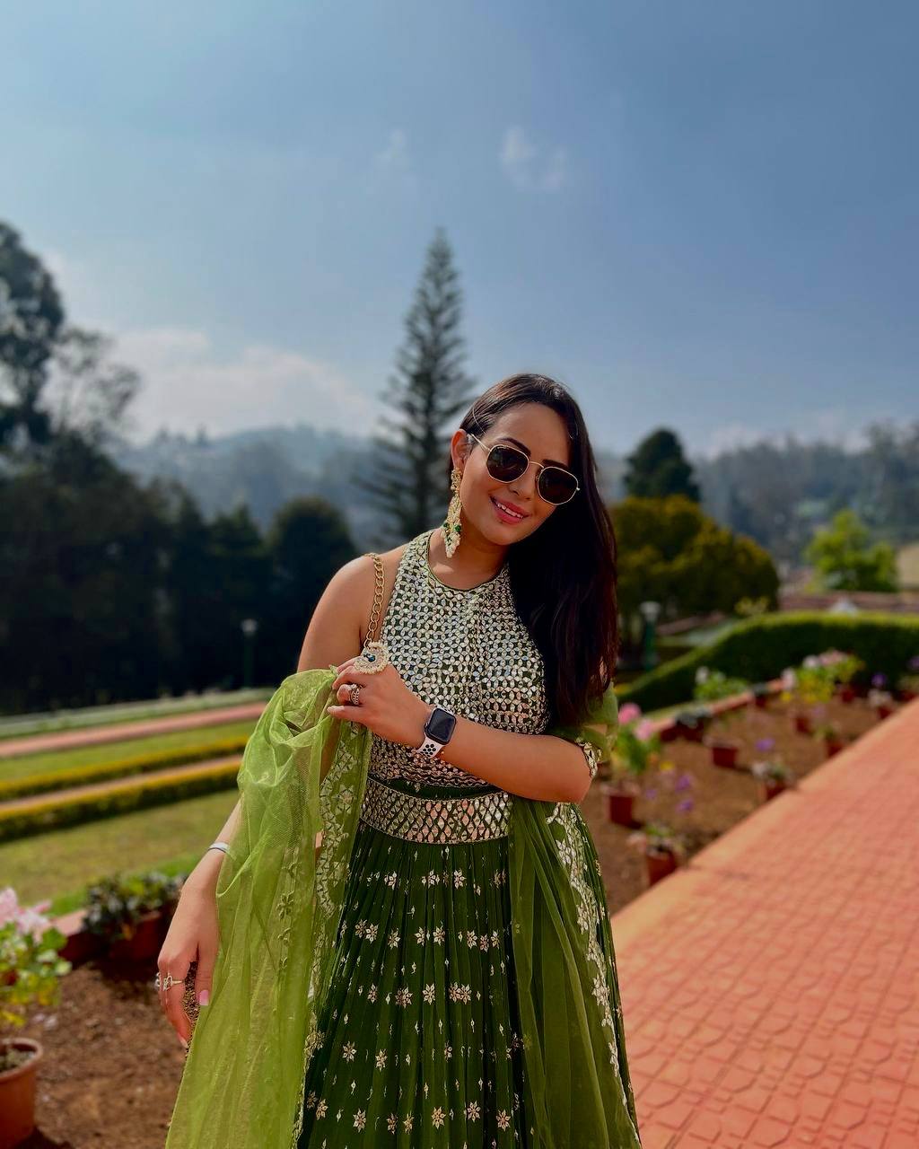 Women's Olive Green Georgette 9Mm Sequence + Zari Work Lehenga Set