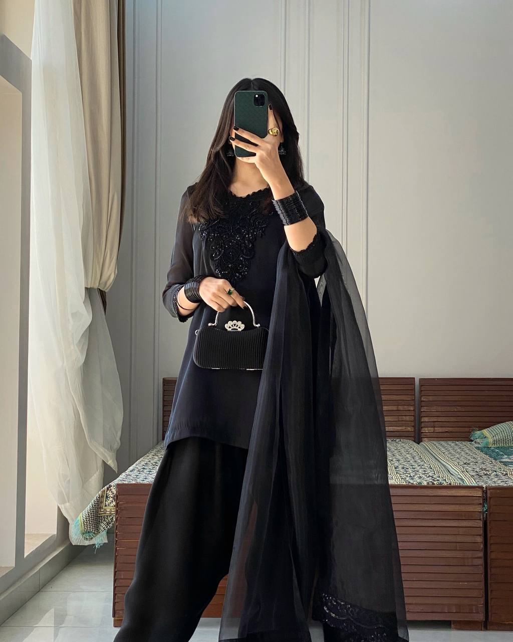 Color_Black