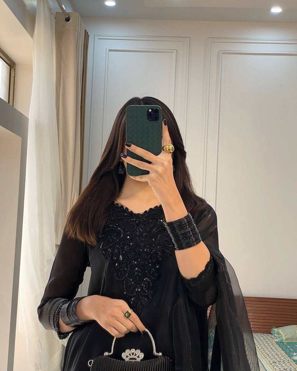 Color_Black