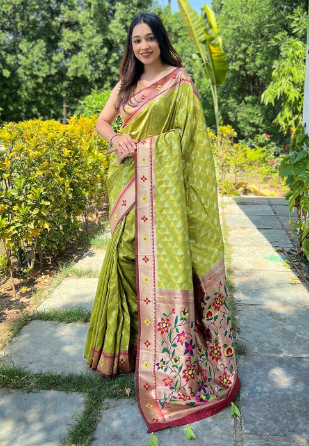 Women's Pistachio Green Banarasi Paithani Silk Woven Saree - TASARIKA