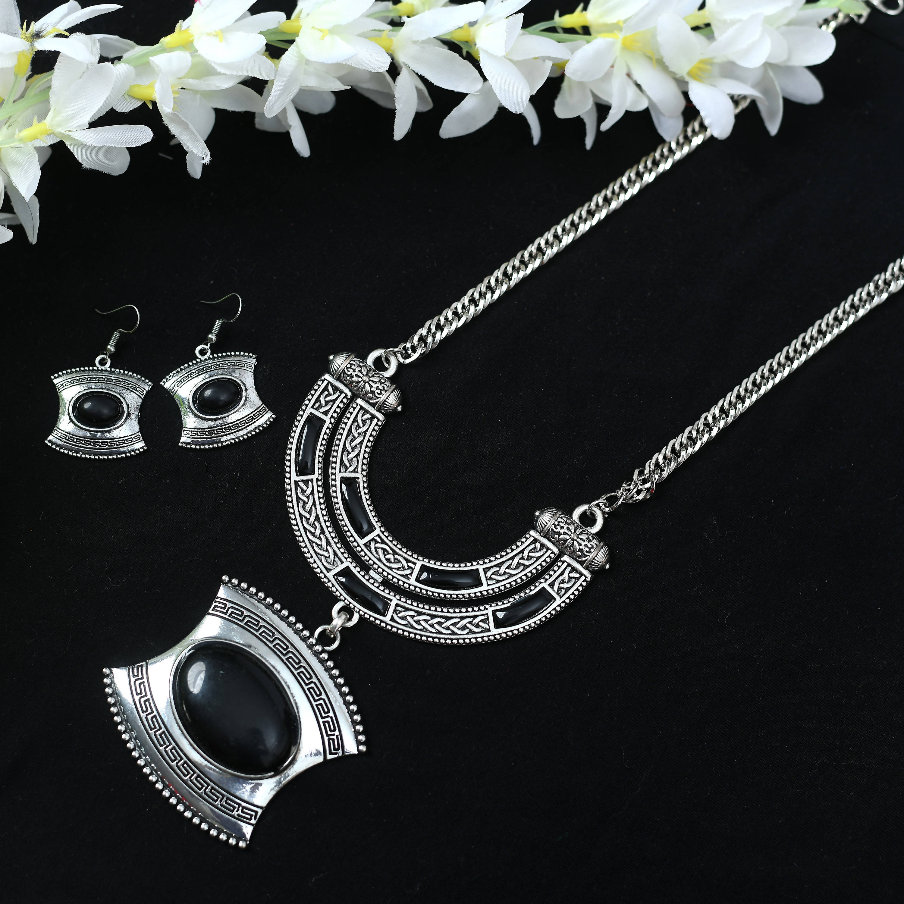 Johar Kamal Silver-Plated Black Nacklace with Ear