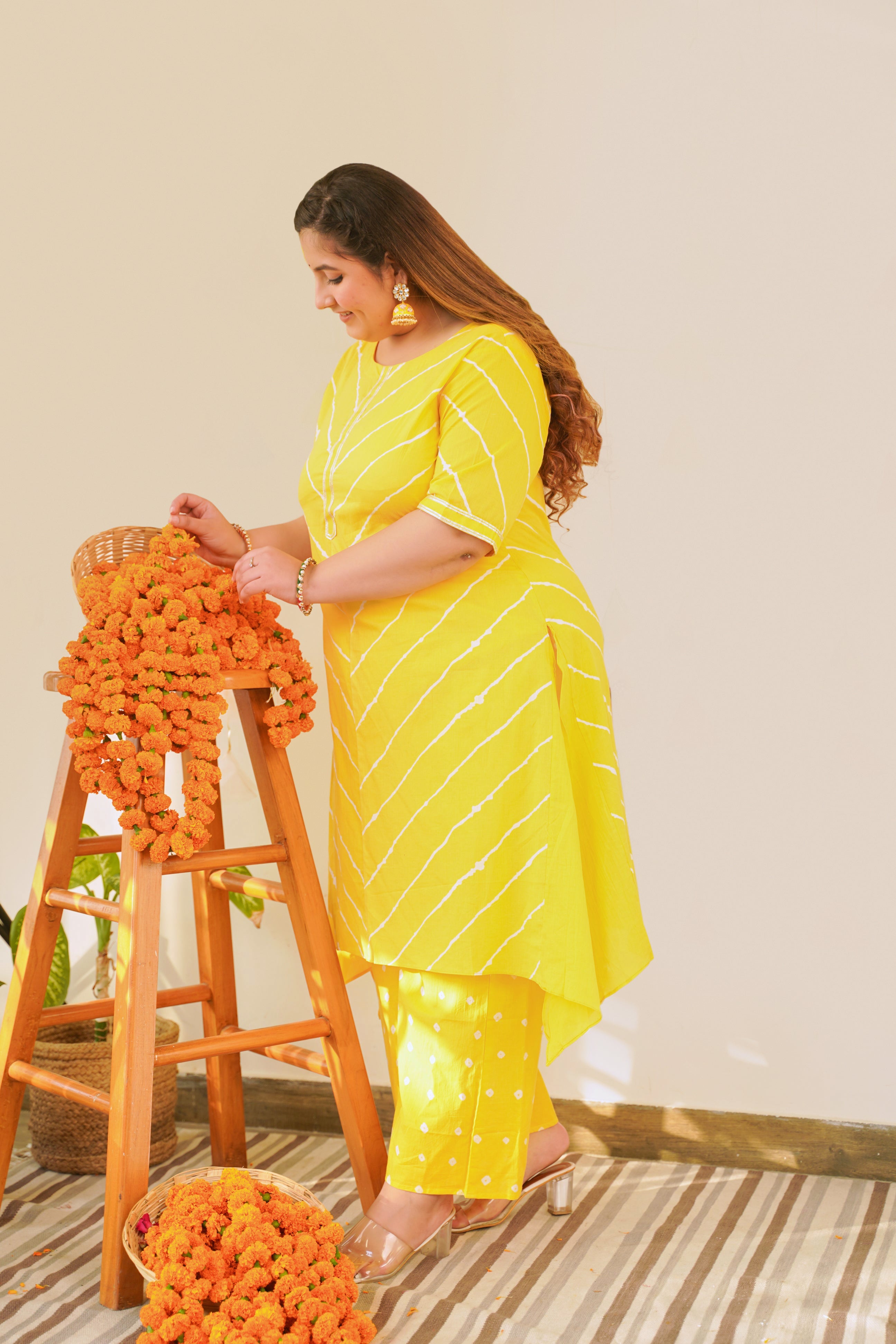 Women's Yellow Leheriya Kurta Set - (Set Of 2) - Nangalia Ruchira