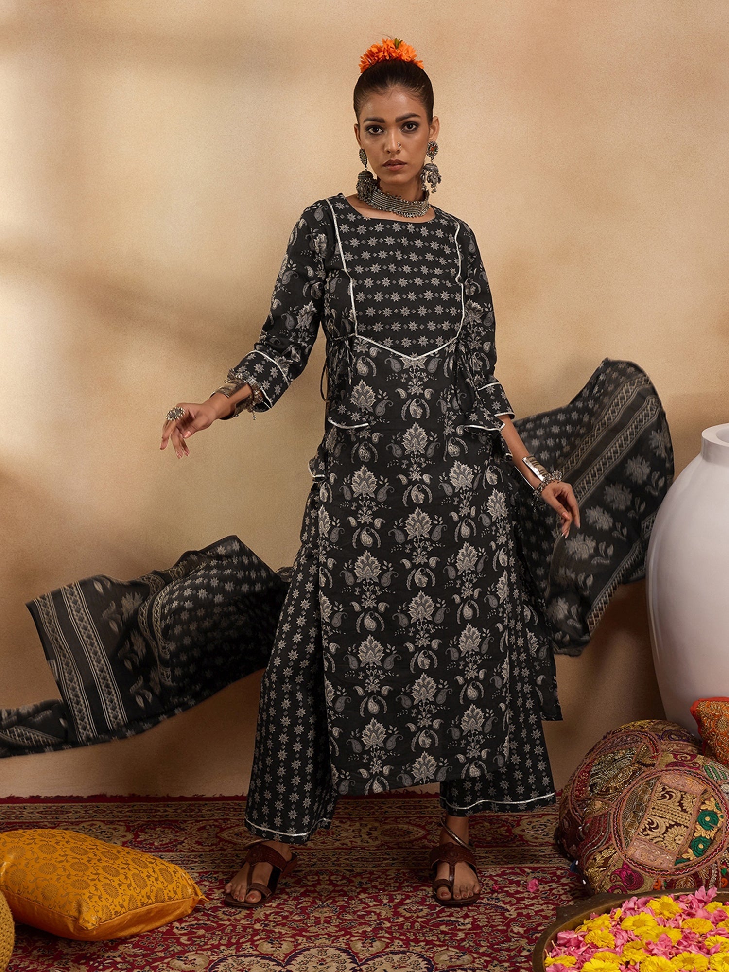 Women's Black Pure Cotton Kurta Set - Taantav