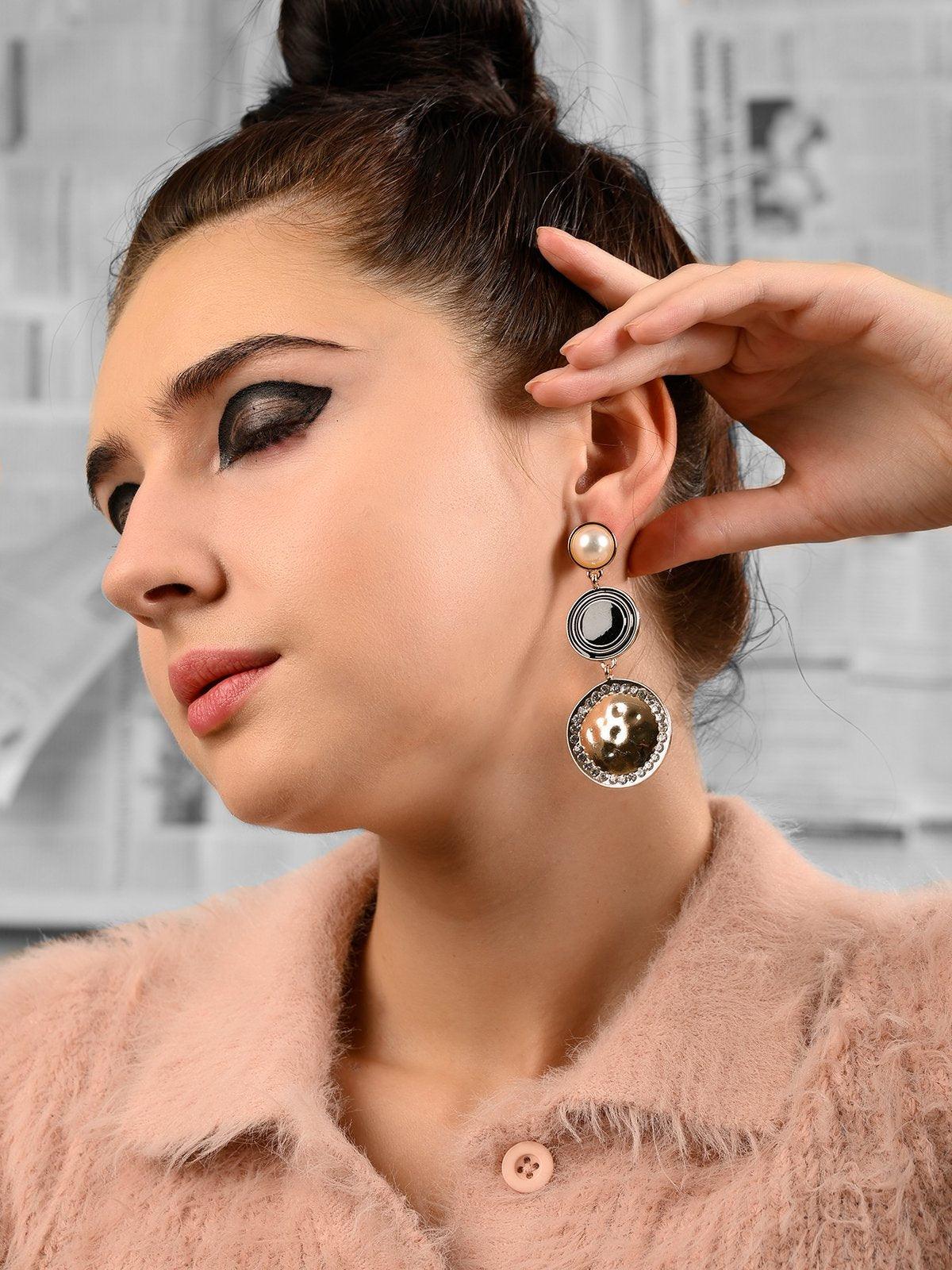 Women's Spherical Pearl And Crystal Embellished Earring