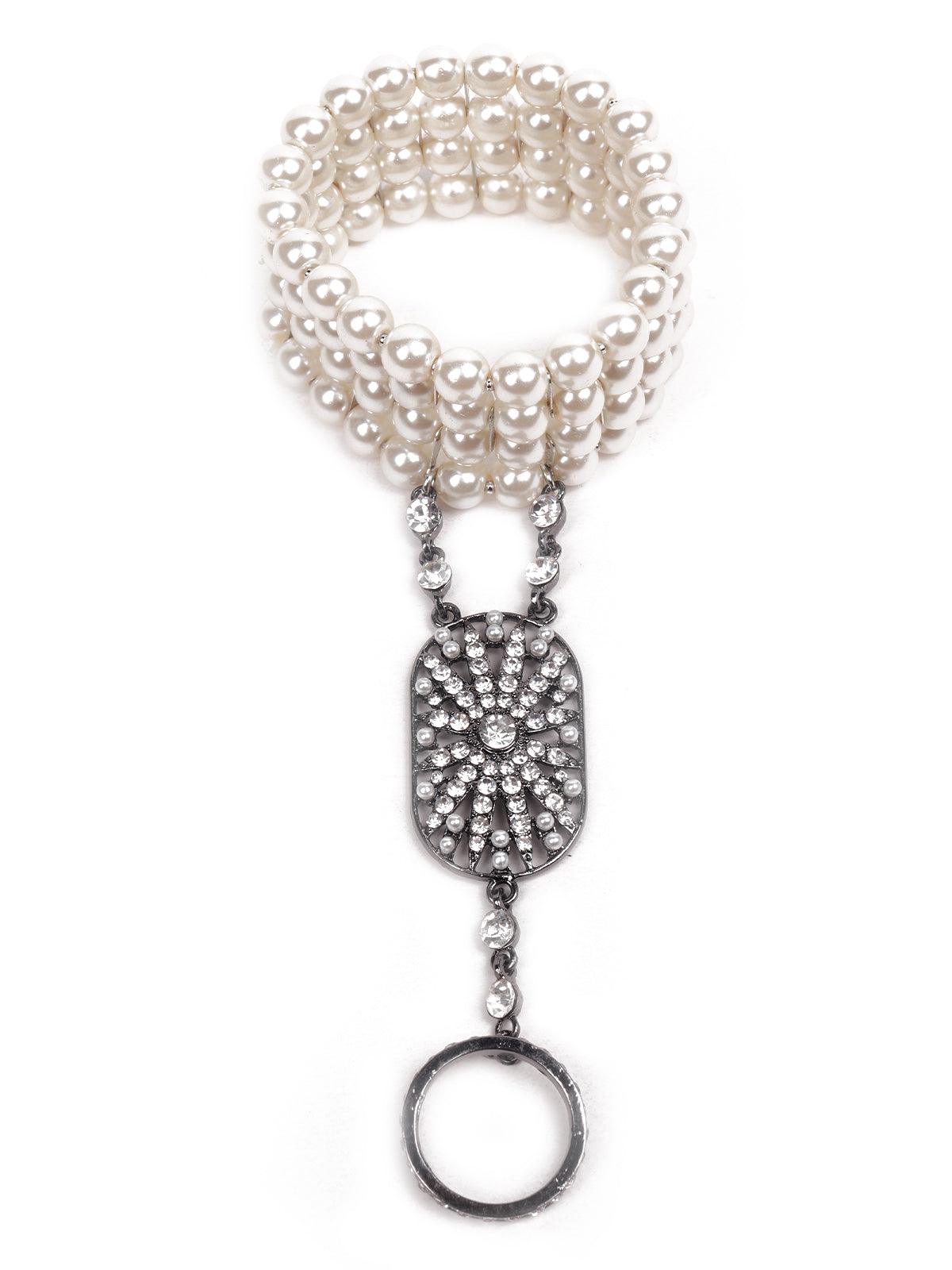 Women's Stunning Artificial Pearl Bracelet With A Rin