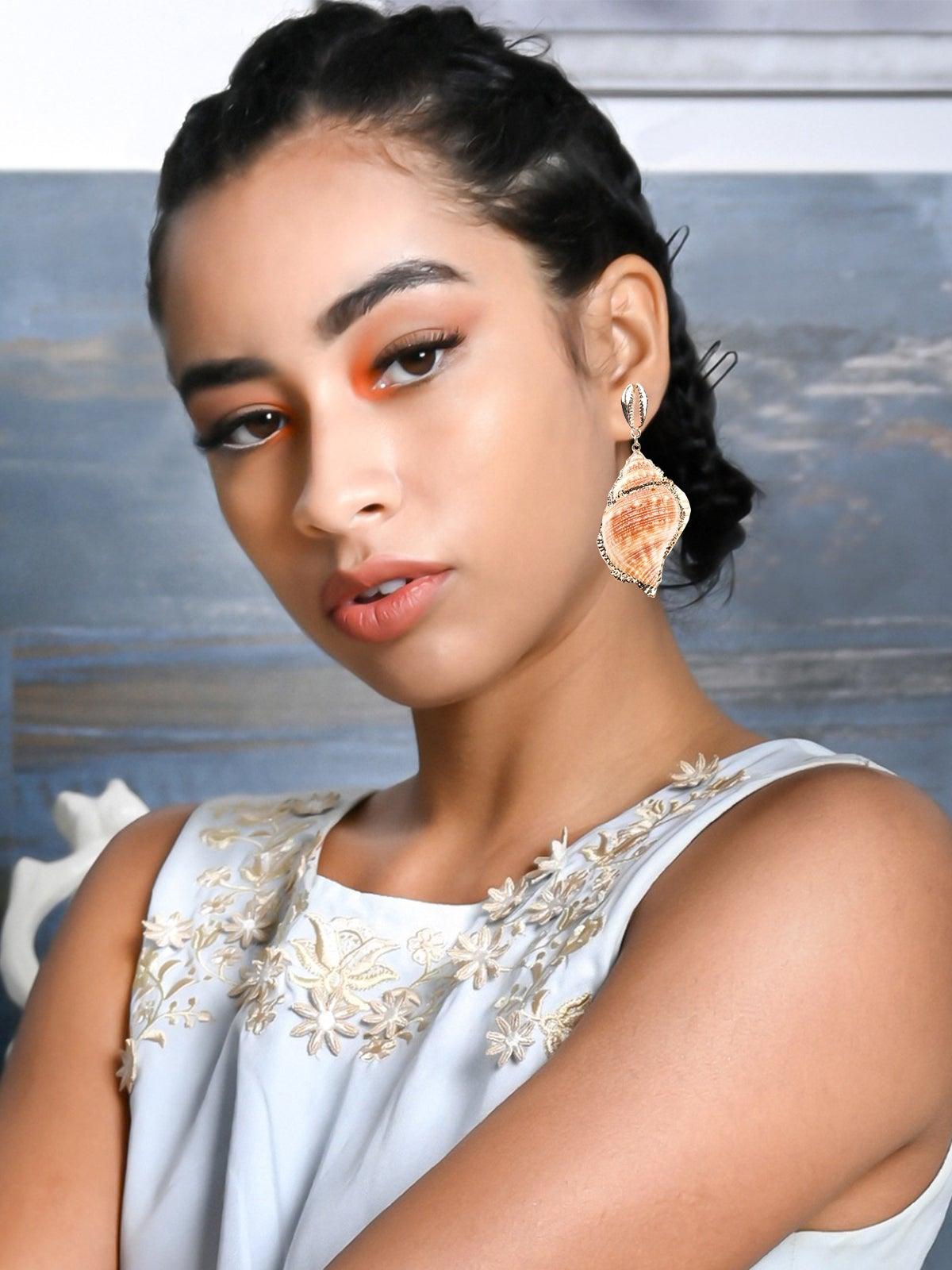 Women's Stunning Seashore Shell Earrings-Gol