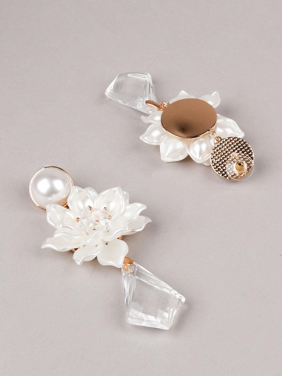 Women's Stylish White Floral Dangle Earring