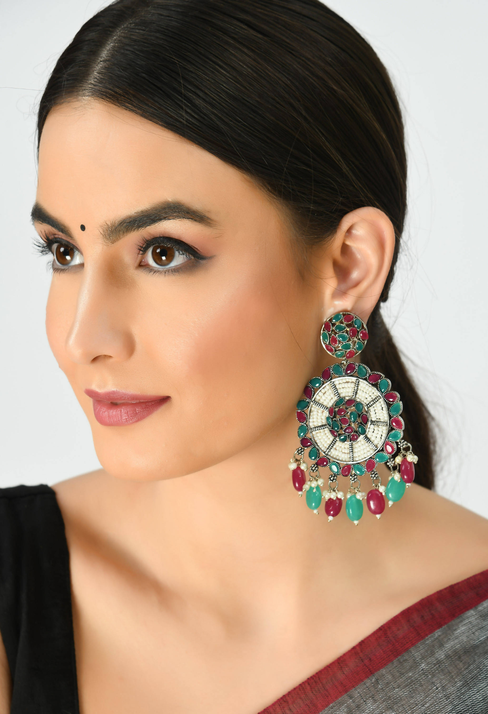 Johar Kamal Traditional Kundan & Pearls Ear