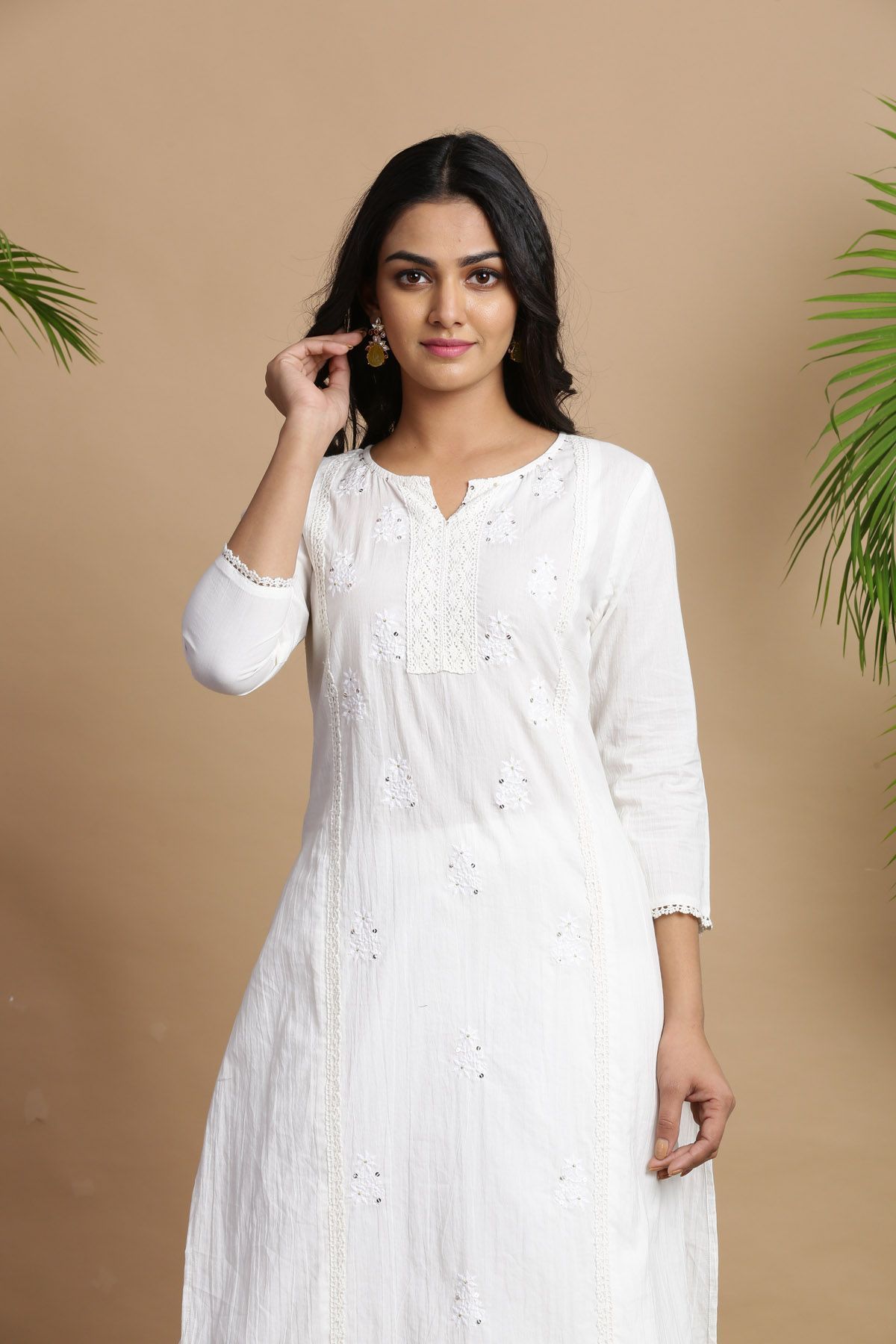 Women's Offwhite Cotton Voile Embroidered Straight Kurta