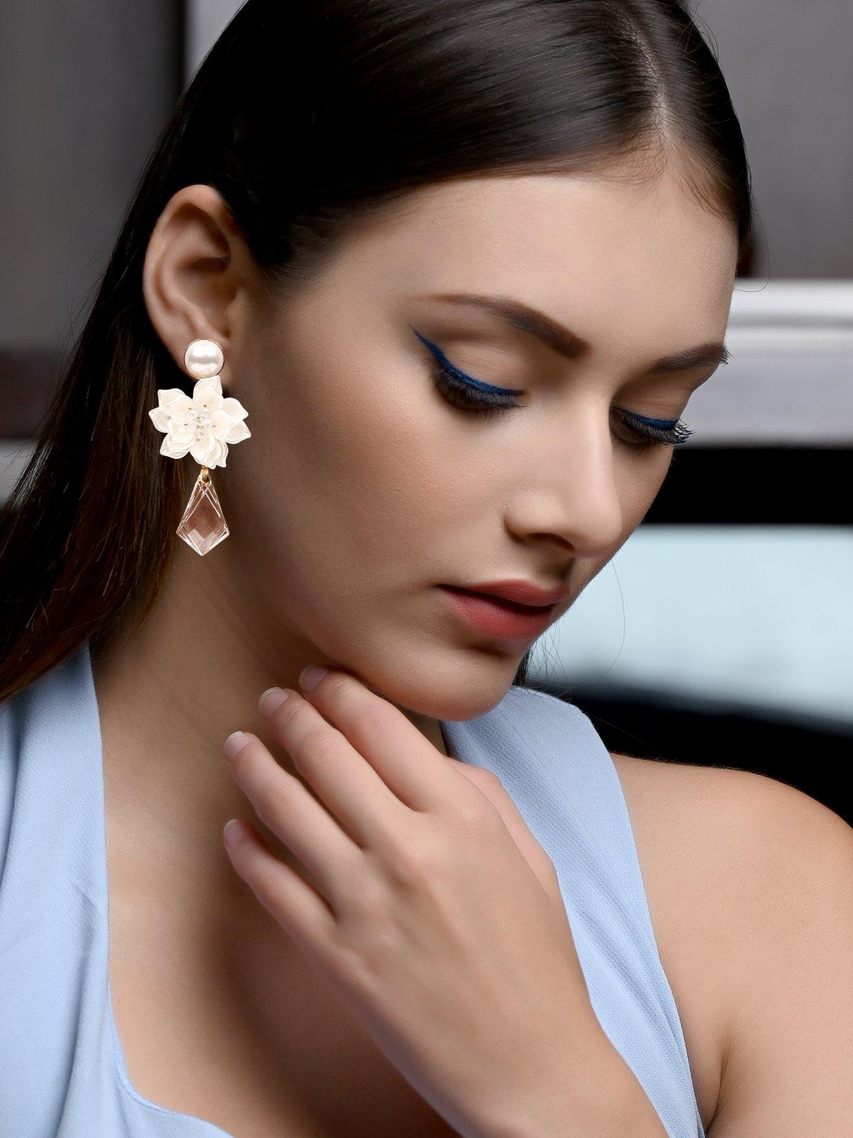 Women's White Floral Earrings With A Drop Of Clear Teardrop Bead