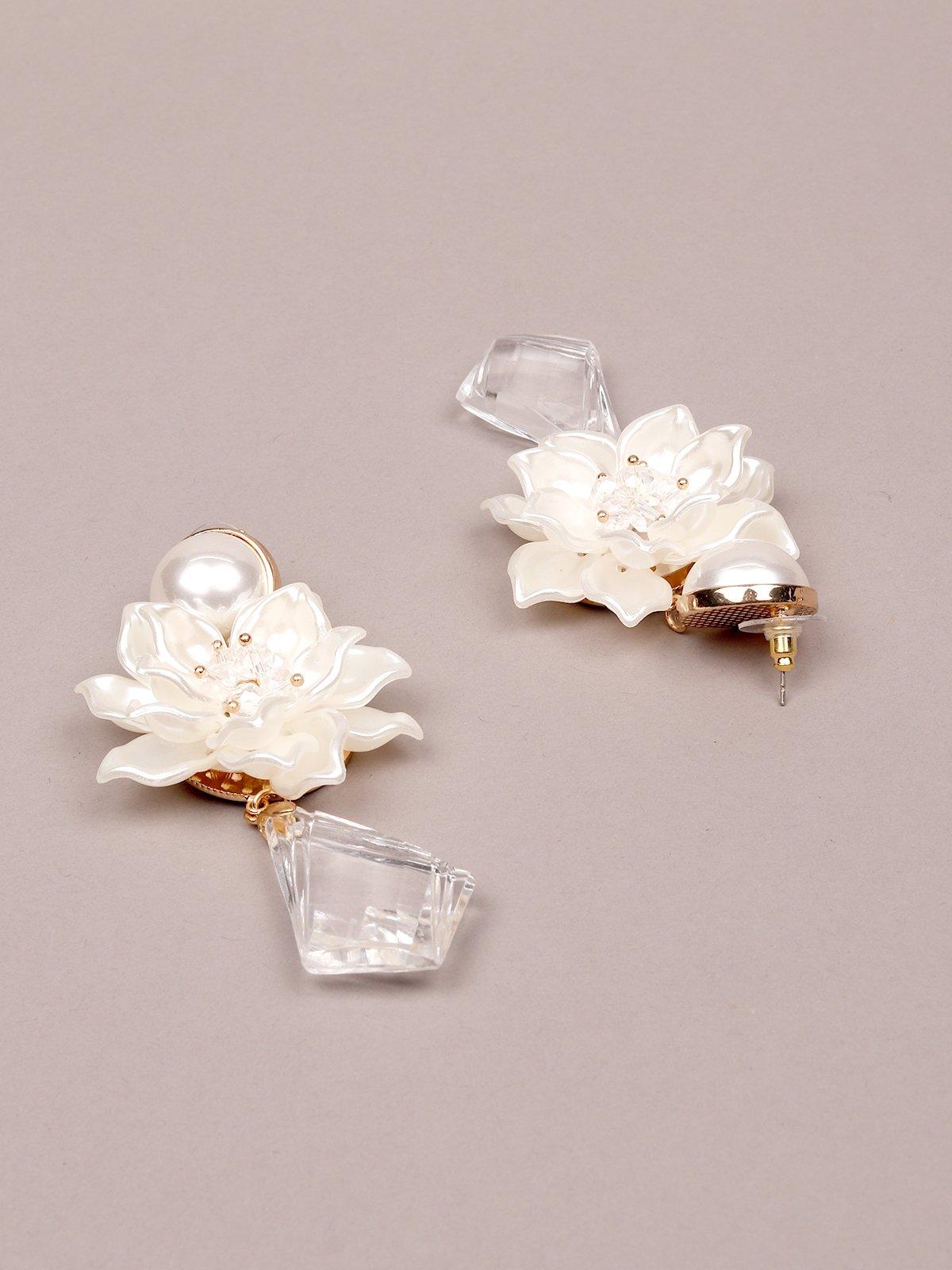Women's White Floral Earrings With A Drop Of Clear Teardrop Bead