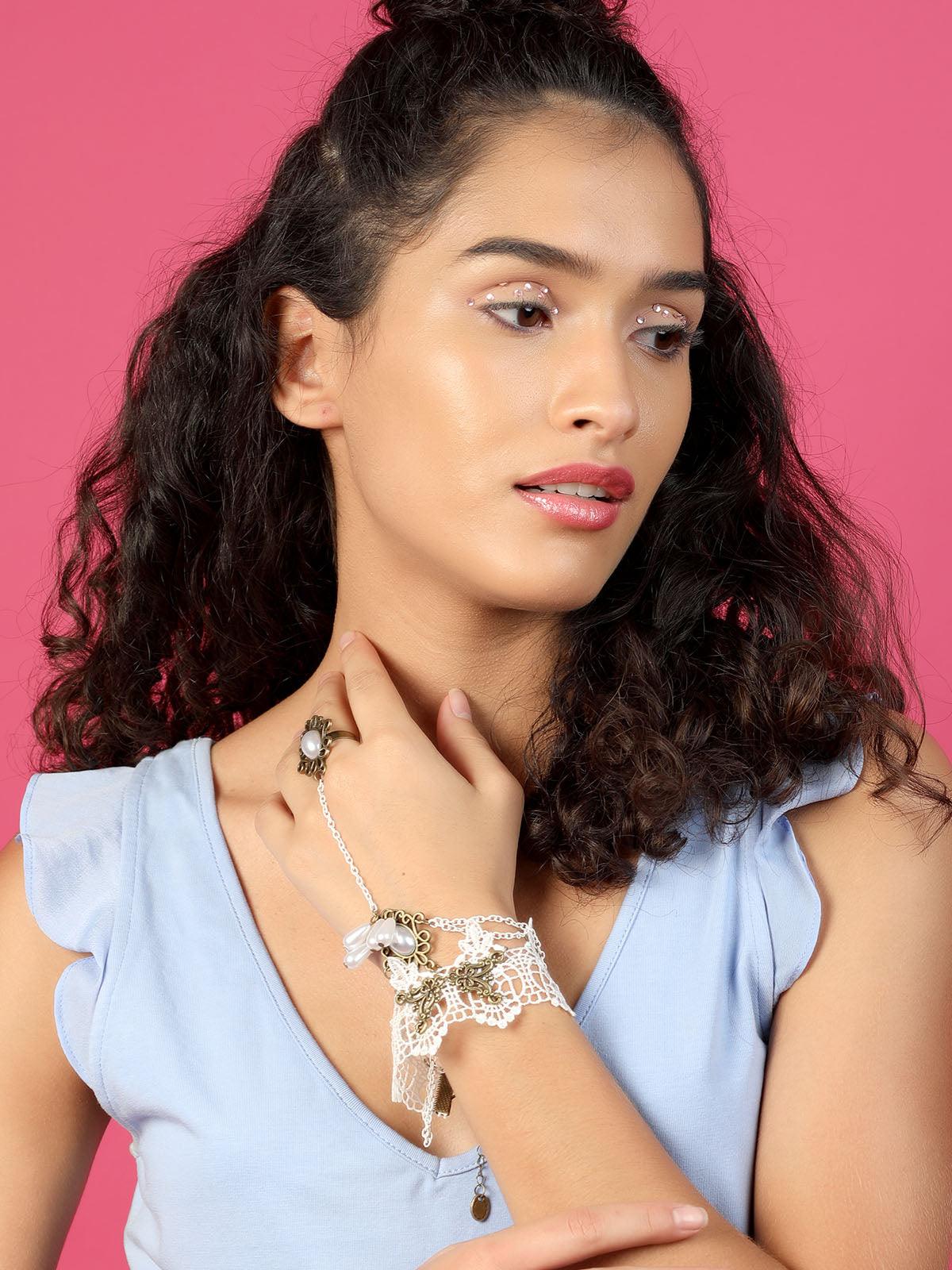 Women's White Lace Bracelet Secured With A Ring Chai