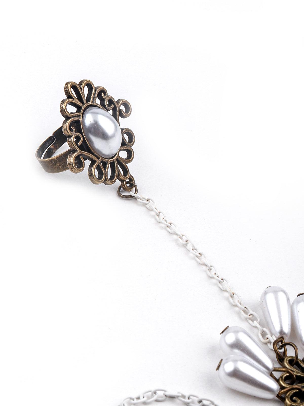 Women's White Lace Bracelet Secured With A Ring Chai