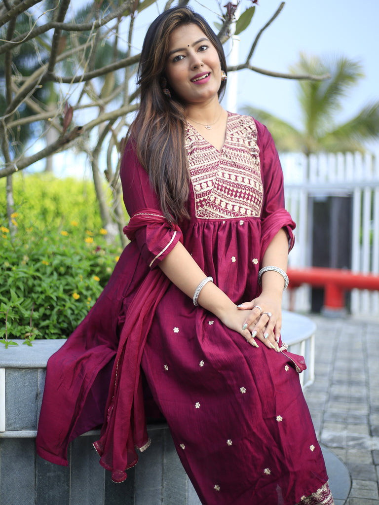 Women's Purple Silk Blend Embroidered Kurta Set