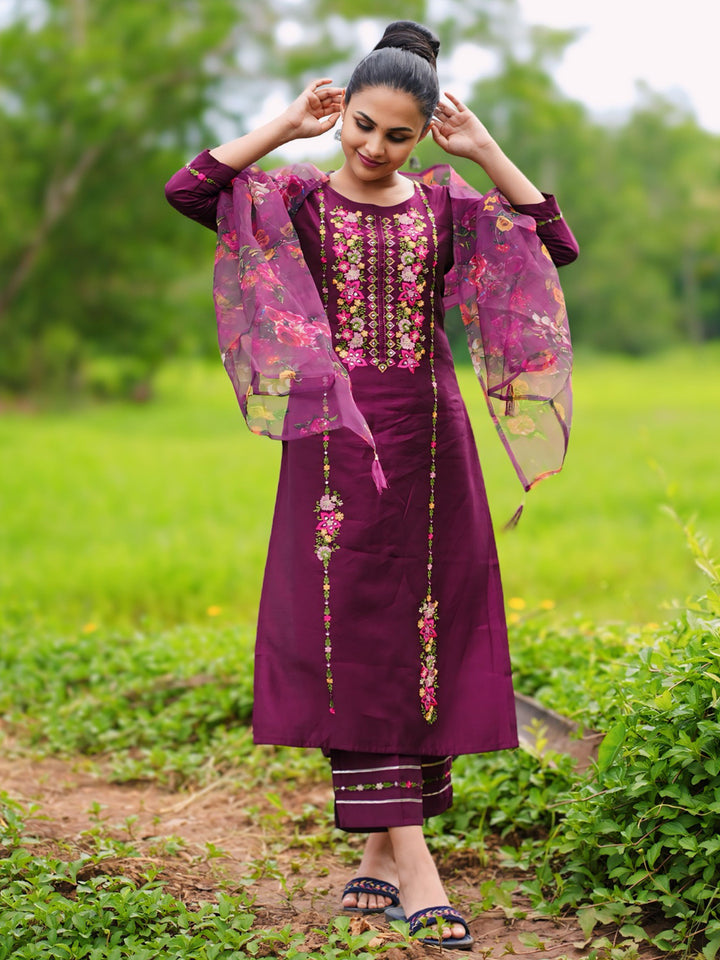 Women's Purple Silk Blend Embroidered Kurta Set