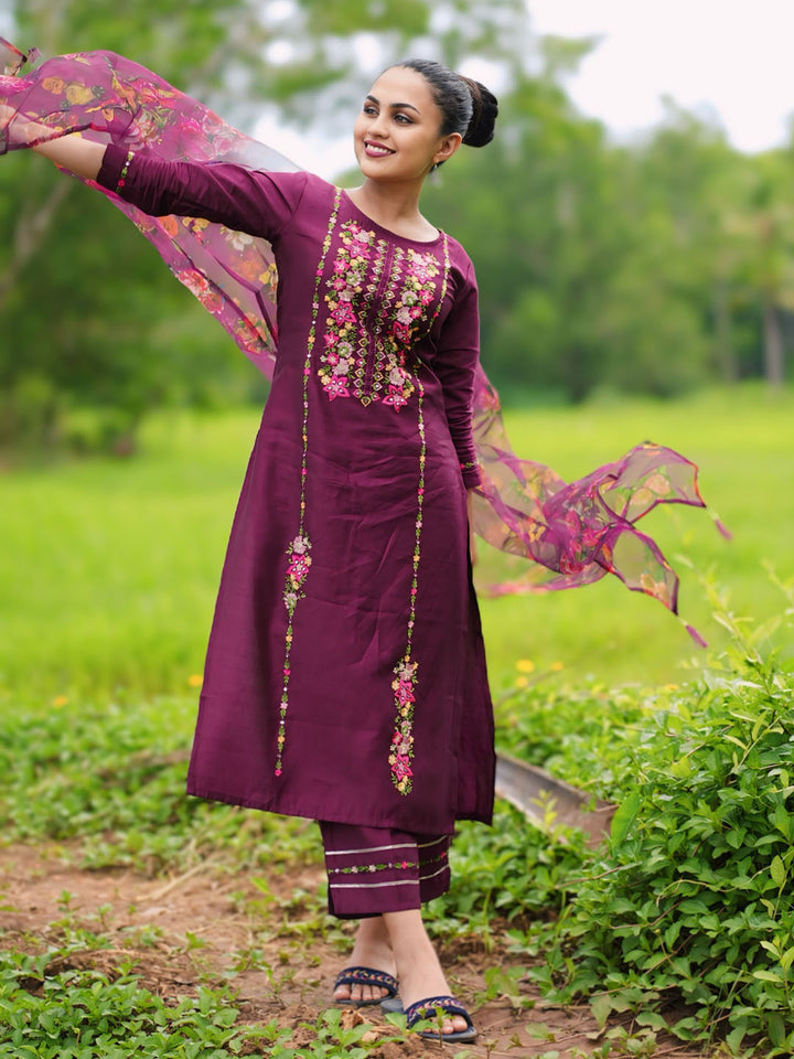 Women's Purple Silk Blend Embroidered Kurta Set