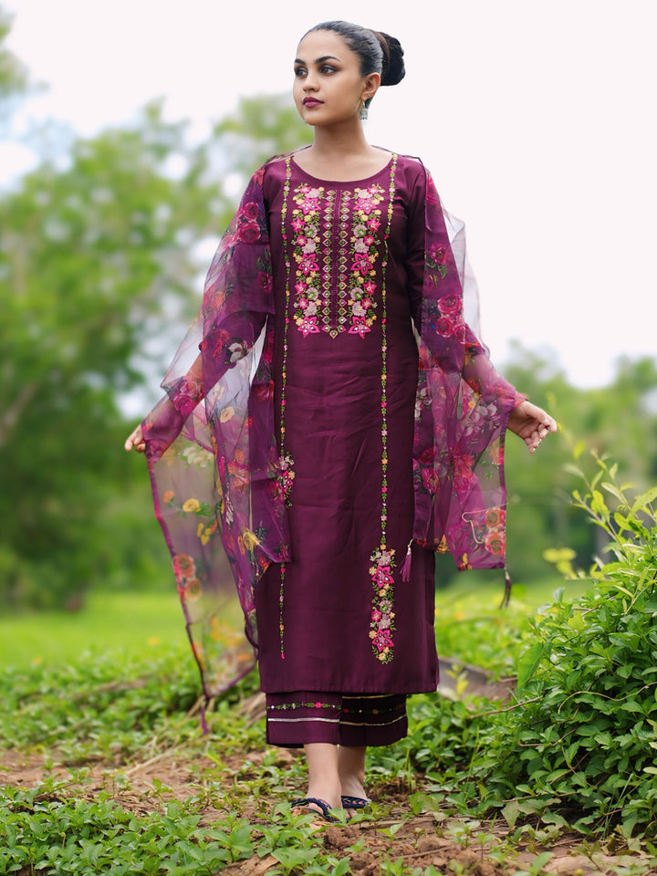 Women's Purple Silk Blend Embroidered Kurta Set