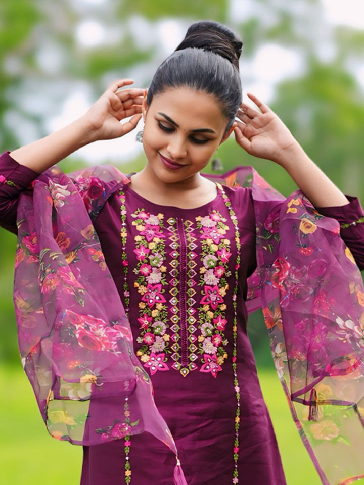 Women's Purple Silk Blend Embroidered Kurta Set