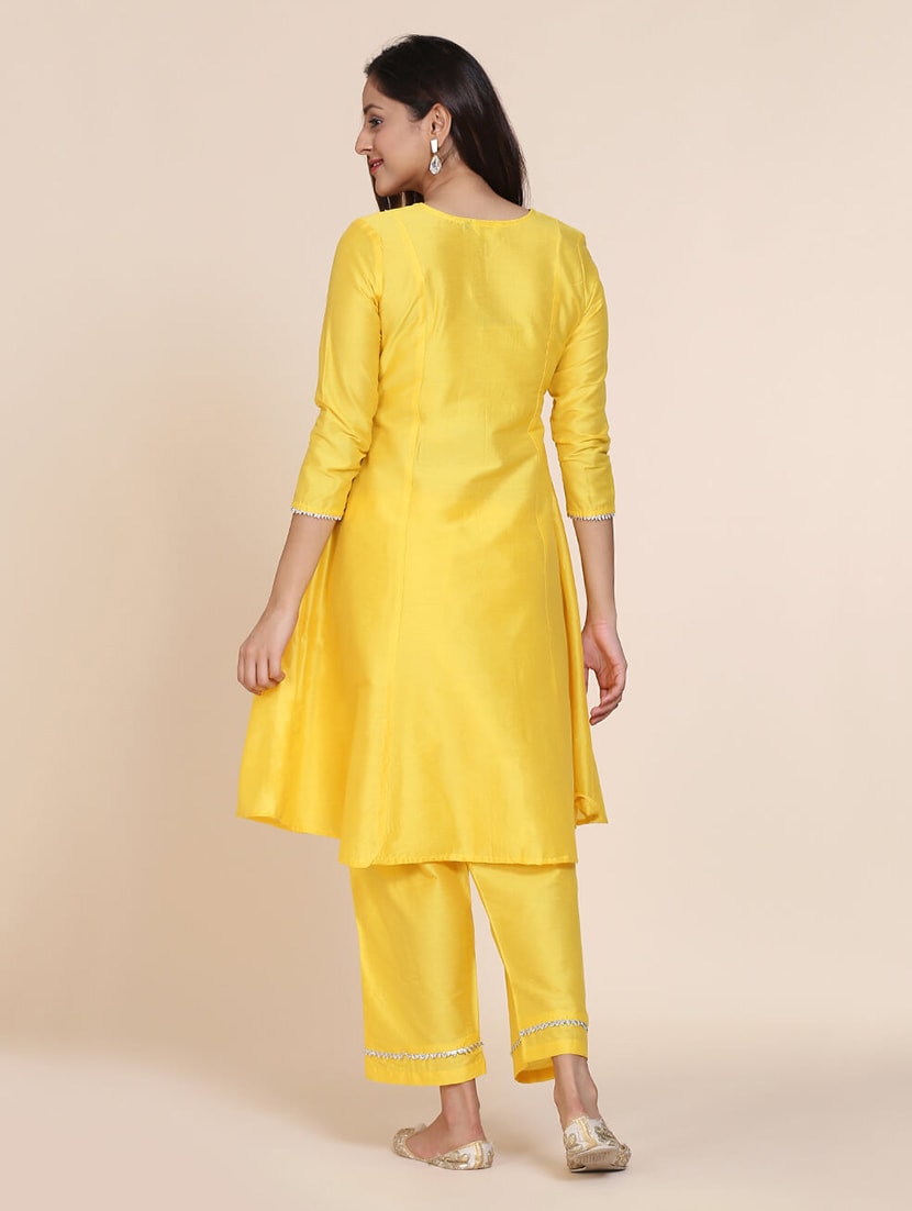 Women's Yellow Embellished Silk Blend Kurta & Pant Se