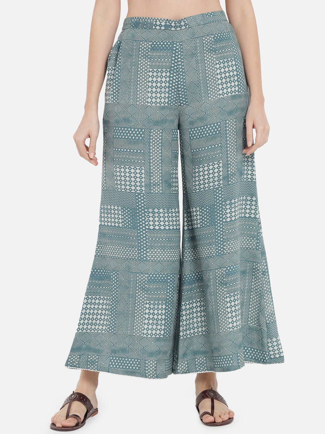 Women's Green & White Abstract Printed Co-Ords With Shrug - Meeranshi