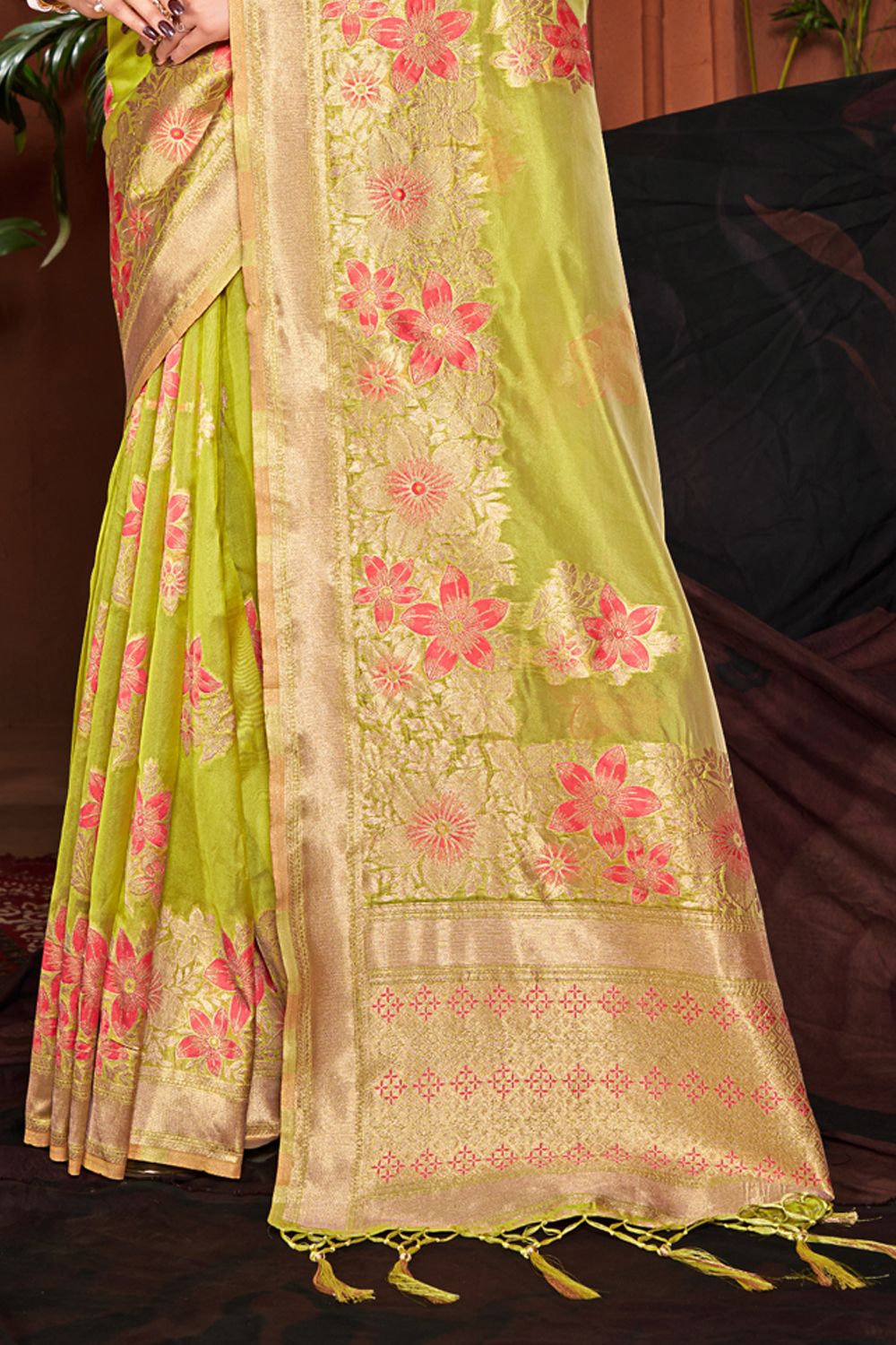 Women's Parrot Green Silk Woven Zari Work Traditional Tassle Saree - Sangam Prints