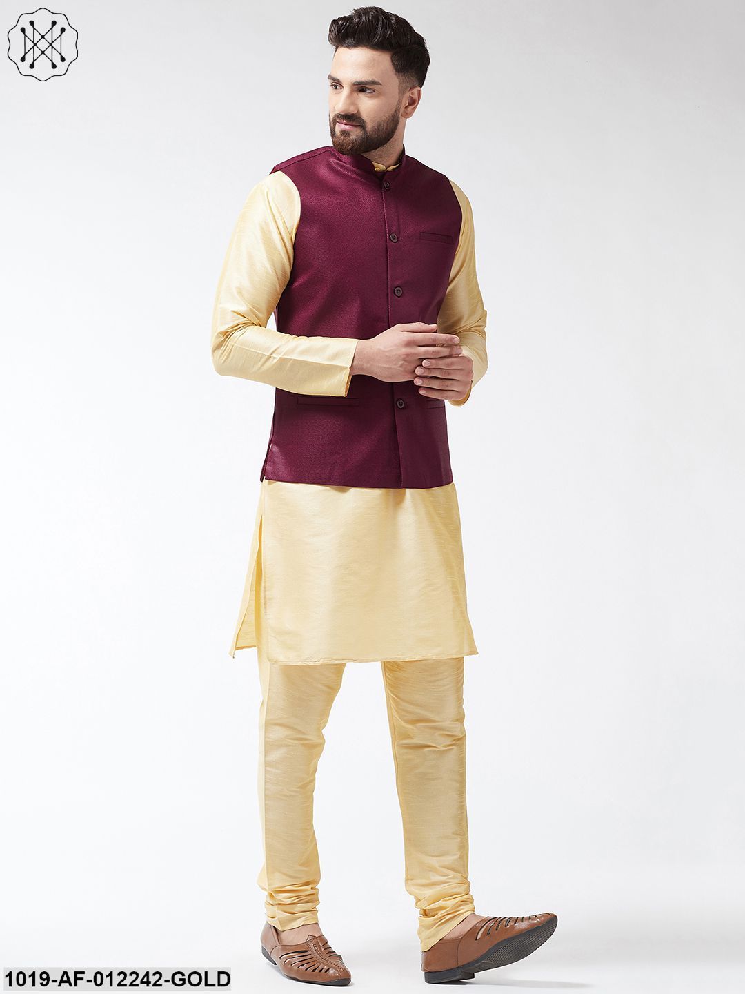 Men's Silk Blend Gold Kurta With Pyjama & Maroon Jute Nehrujacket