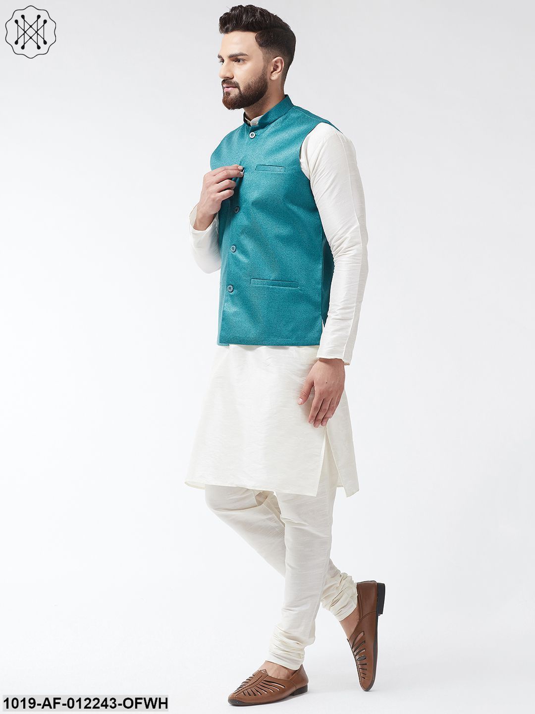 Men's Silk Blend Offwhite Kurta With Pyjama & Peacockblue Jute Nehrujacket