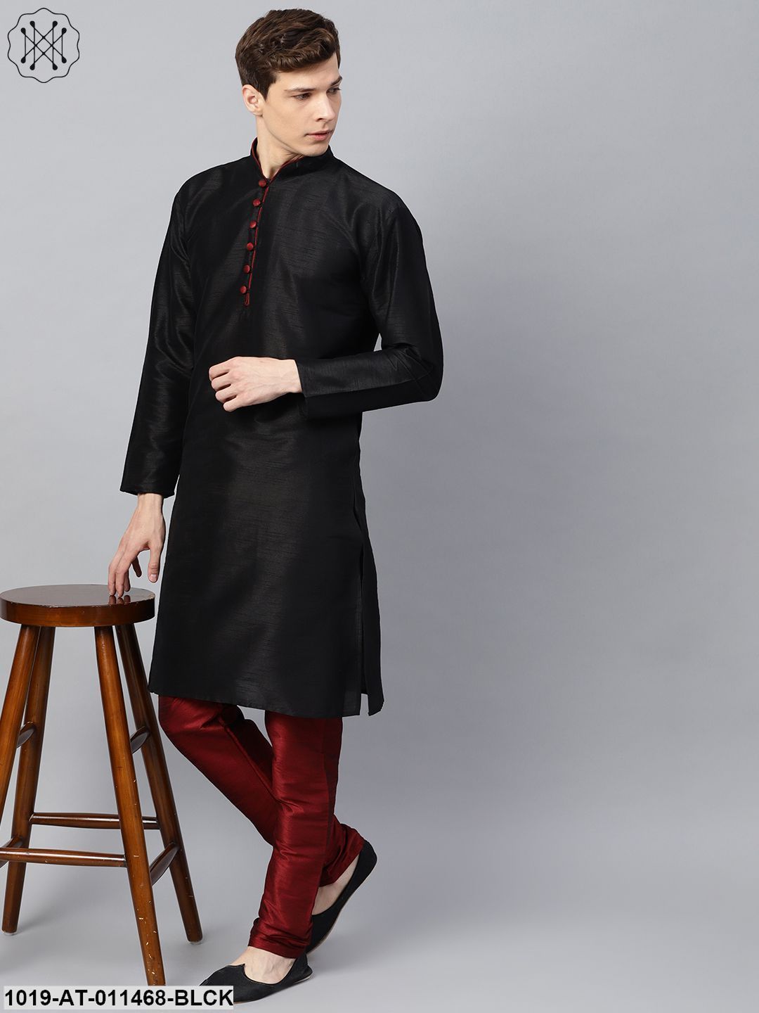 Men's Silk Blend Black Solid Kurta With Maroon Loops