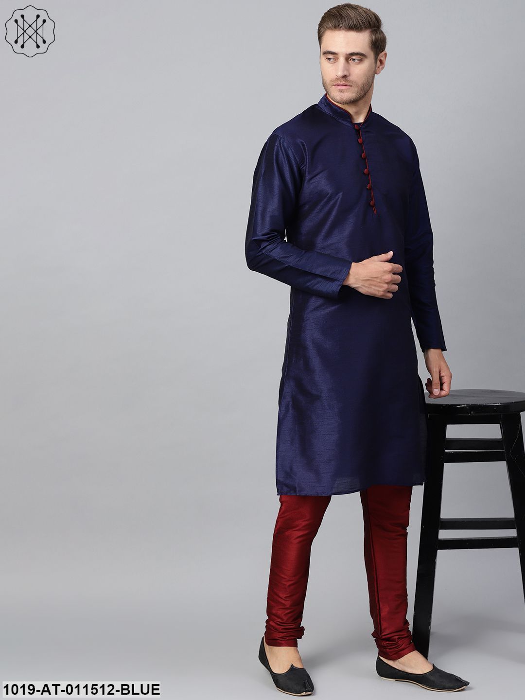Men's Silk Blend Navy Blue Solid Kurta With Maroon Loops